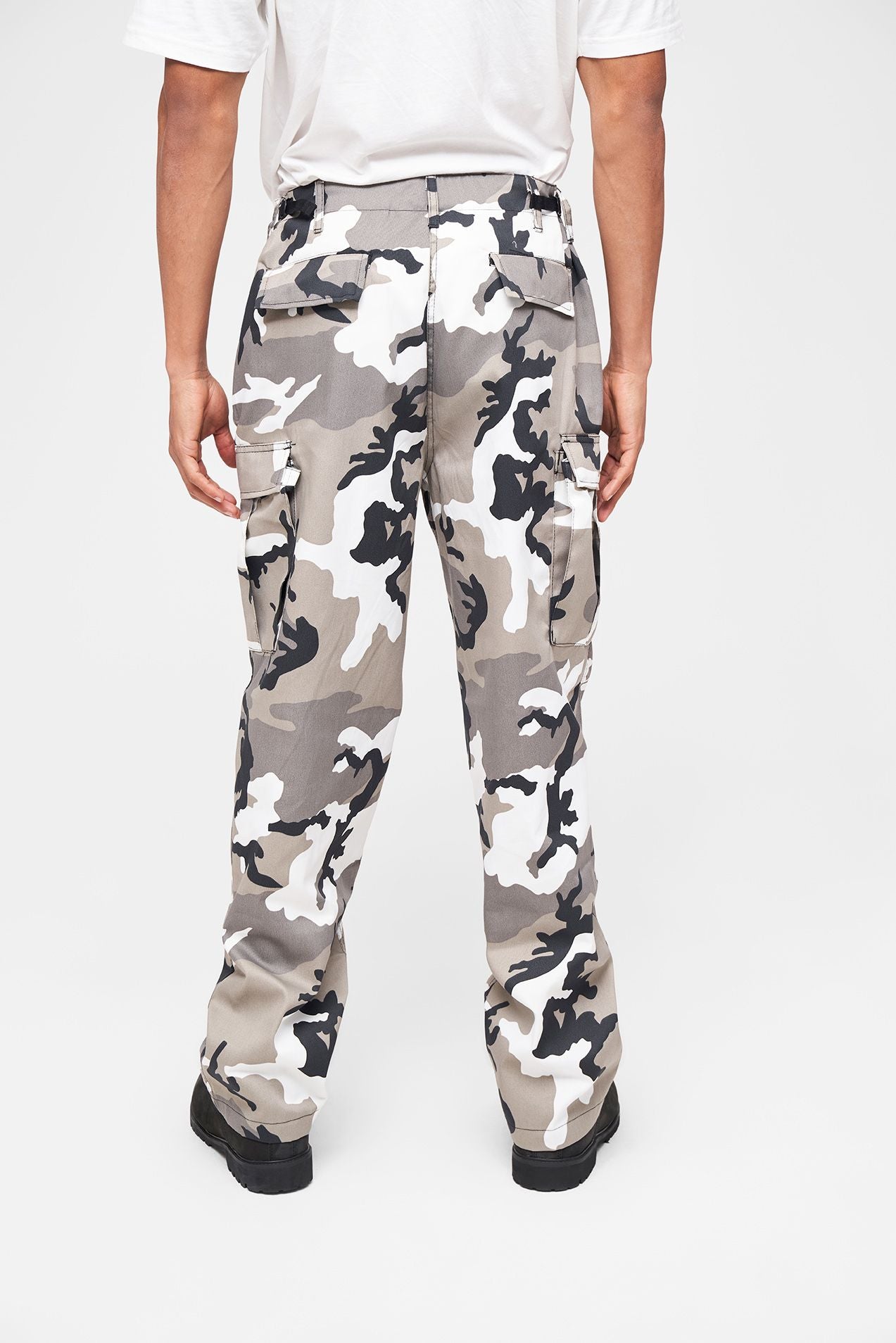 Der Streetwear-Klassiker: Brandit US Ranger Hose in Urban von hinten mit sicheren Gesässtaschen.