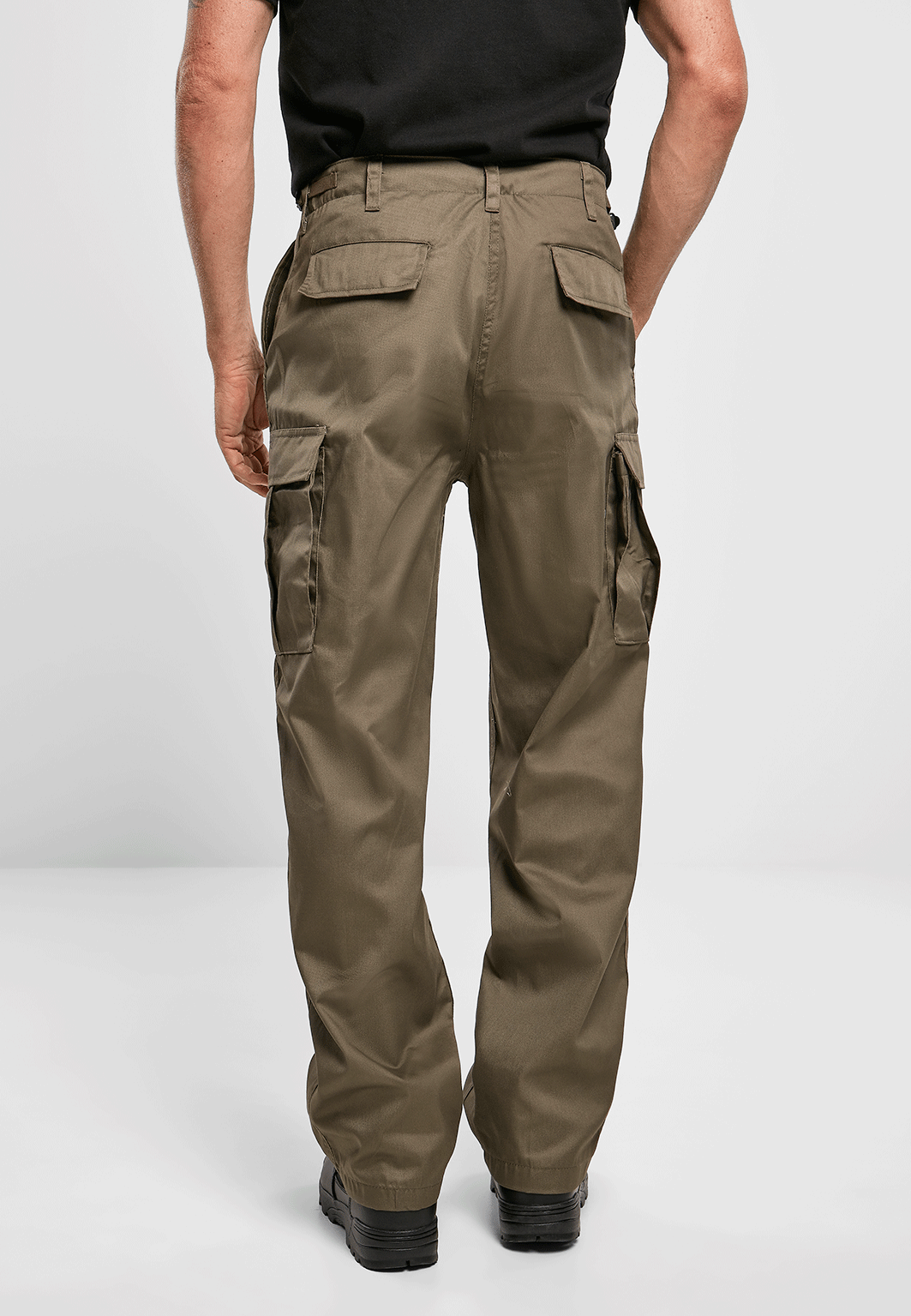 Der Outdoor-Klassiker: Brandit US Ranger Hose in Oliv von hinten mit sicheren Gesässtaschen.