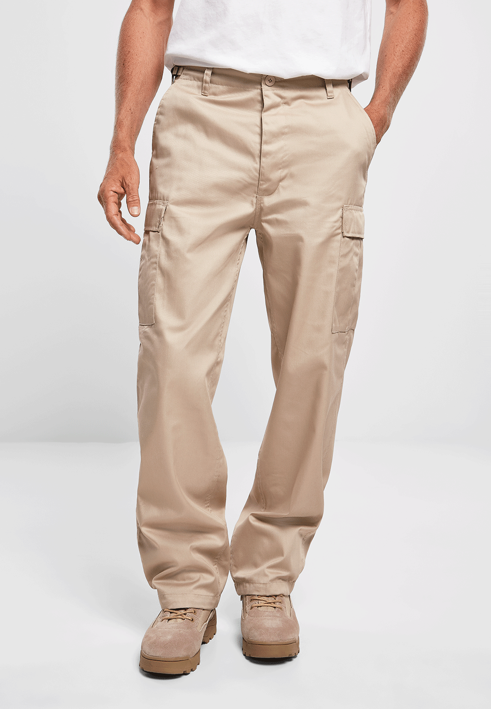 Beige Brandit US Ranger Cargo-Hose für Herren im klassischen, geraden Schnitt mit grossen Beintaschen.