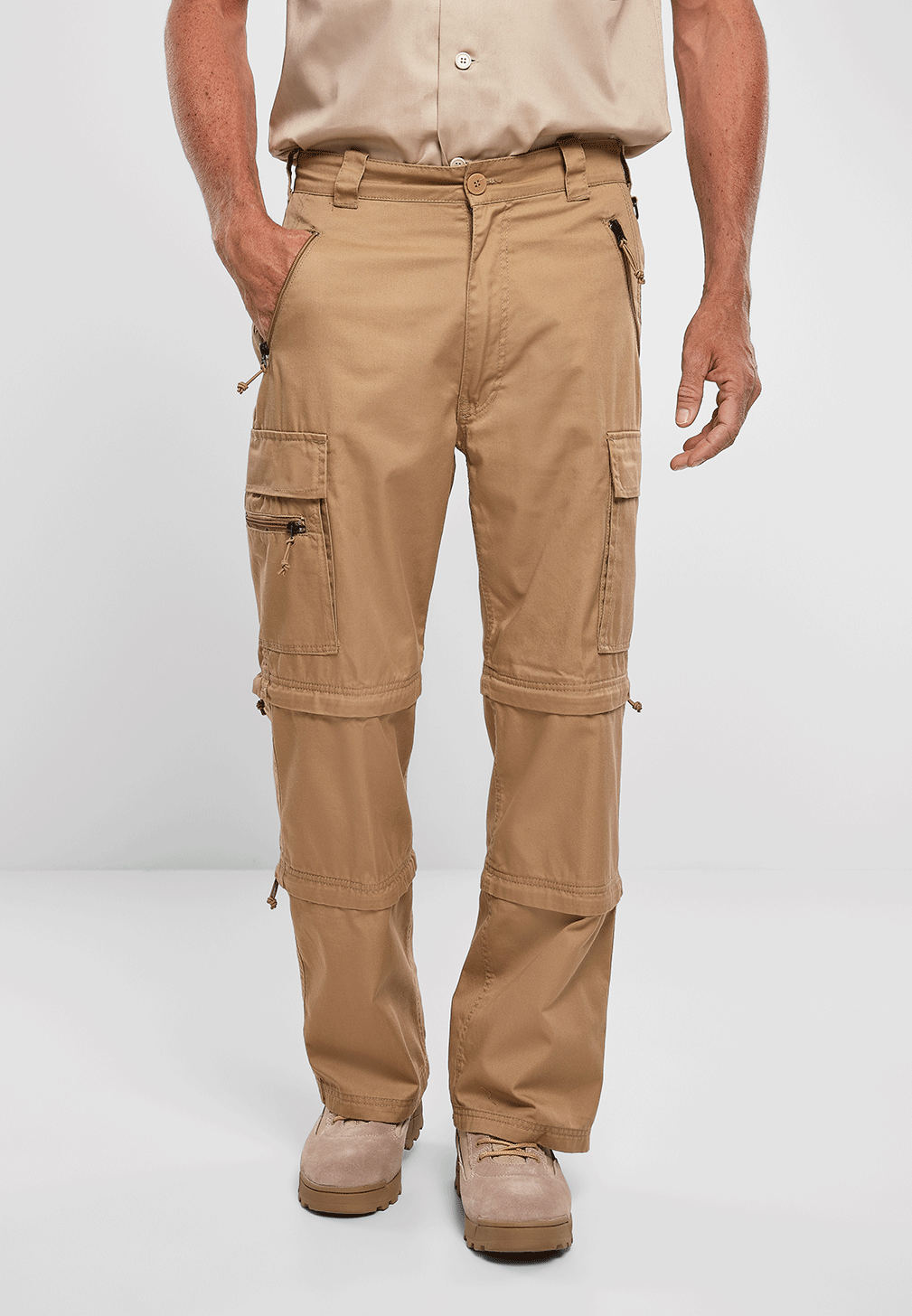  Brandit Herren Zip-Off Trekkinghose in der Farbe Camel von vorne.