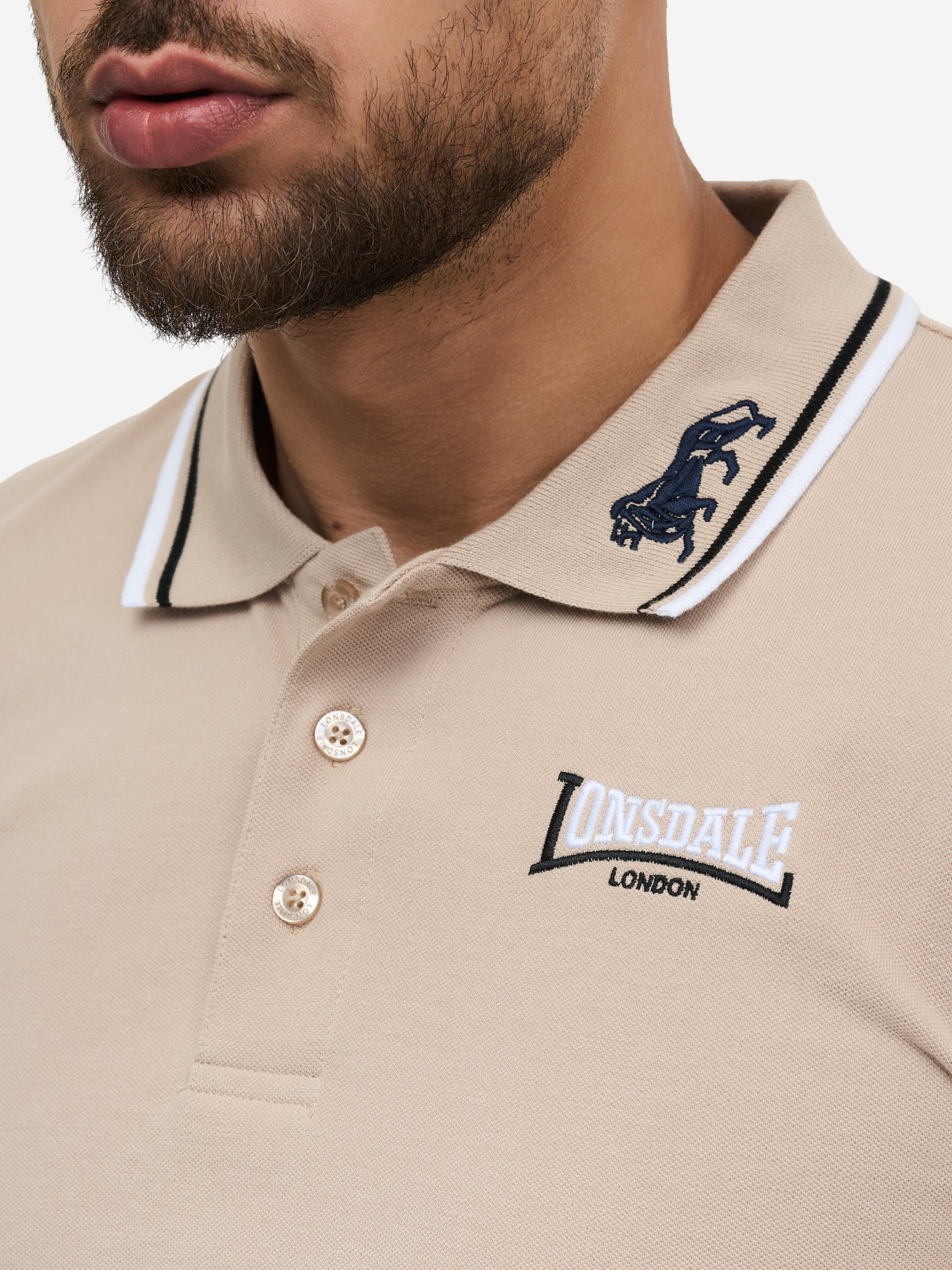 Lonsdale Poloshirt Sand Stickerei & Kontrastbündchen Detail