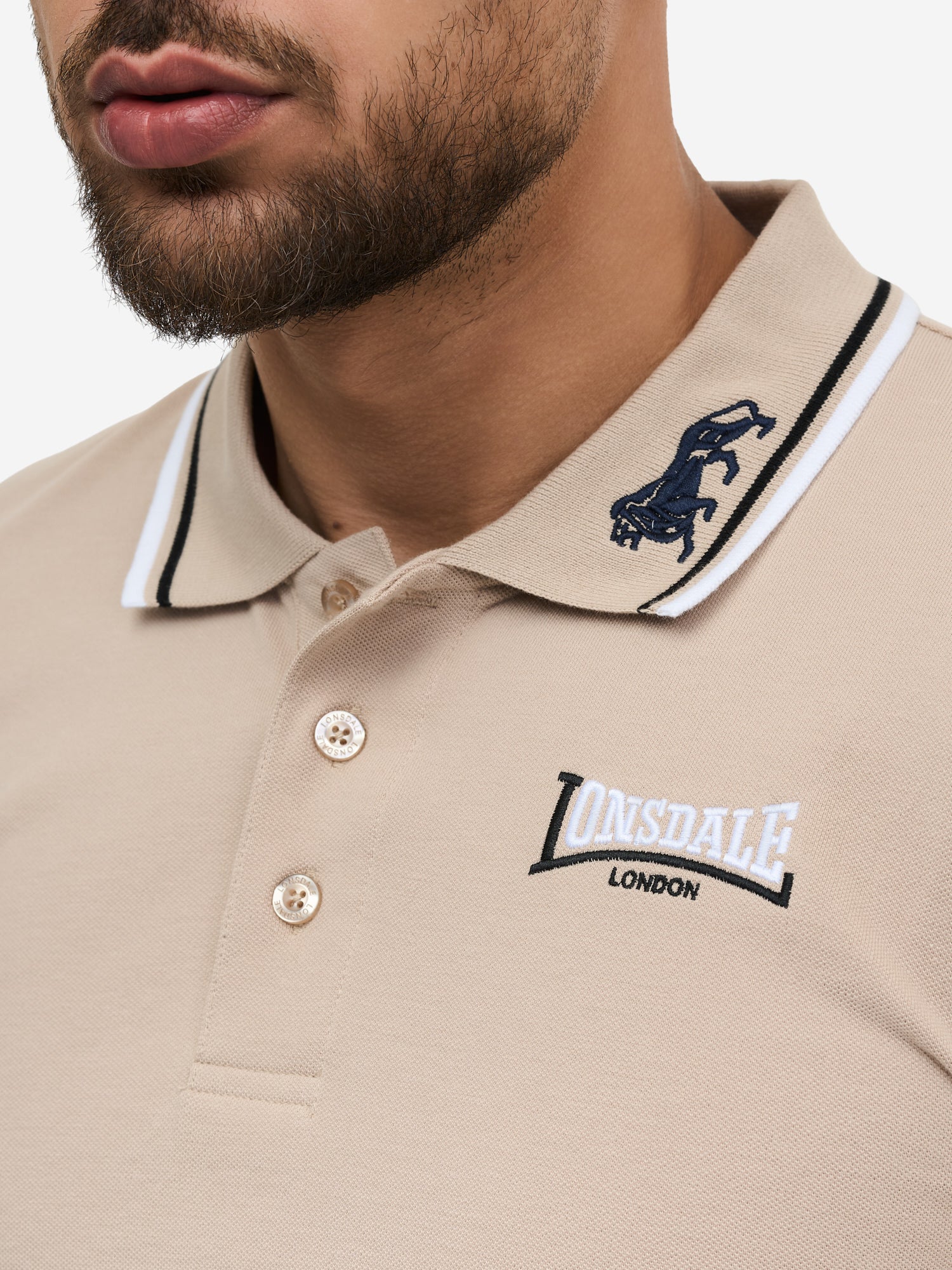 Lonsdale Poloshirt Sand Stickerei & Kontrastbündchen Detail