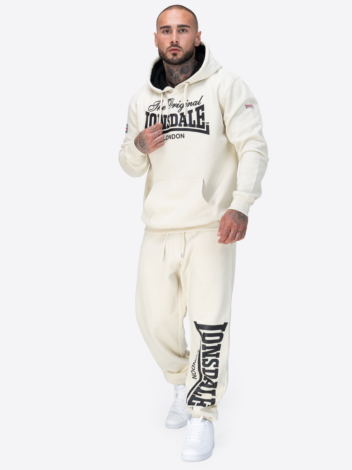 Lonsdale Jogginghose beige  in sportlichem Design, aus weichem Material mit elastischem Bund und Logo-Print an der Seite