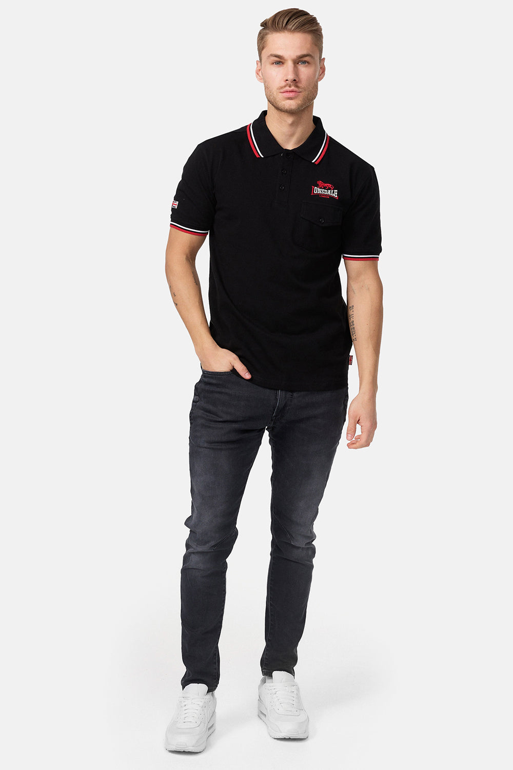 Schwarzes Lonsdale Lynton Poloshirt  aus gekämmter Baumwolle mit Brusttasche & sportlichen Kontraststreifen