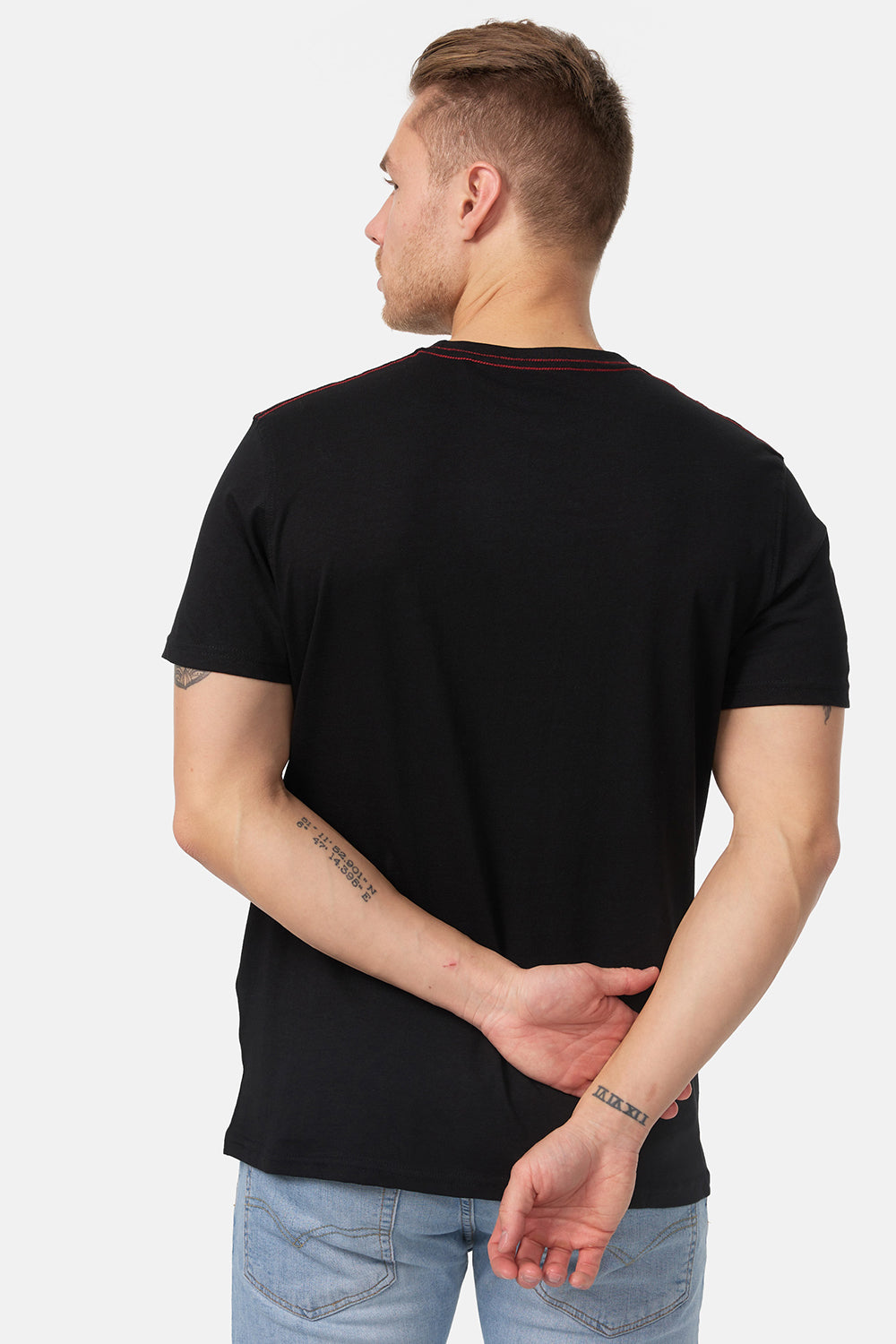 Rückenansicht Lonsdale London T-Shirt Schwarz, sportlicher Slim Fit Schnitt aus 100% Baumwolle
