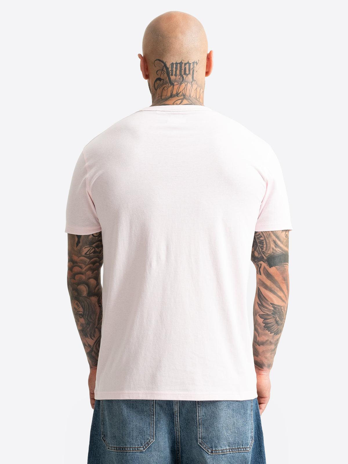 Rückansicht des rosa Lonsdale London T-Shirts mit weisser Kragen-Ziernaht
