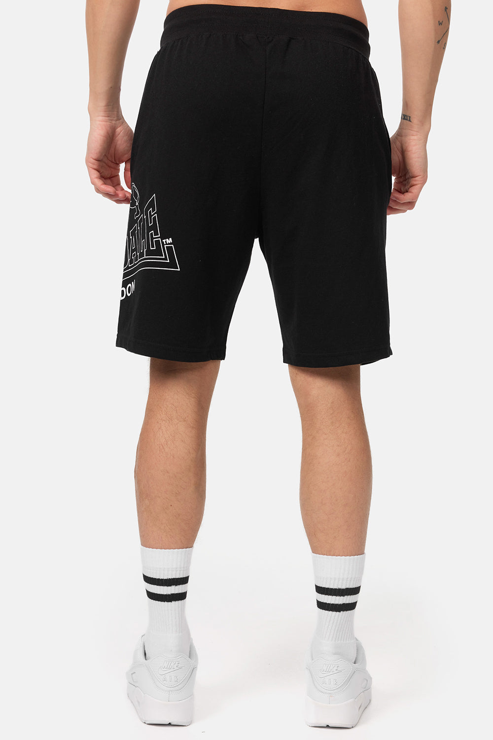 Rückansicht: Schwarze Lonsdale Herren-Shorts mit normaler Passform
