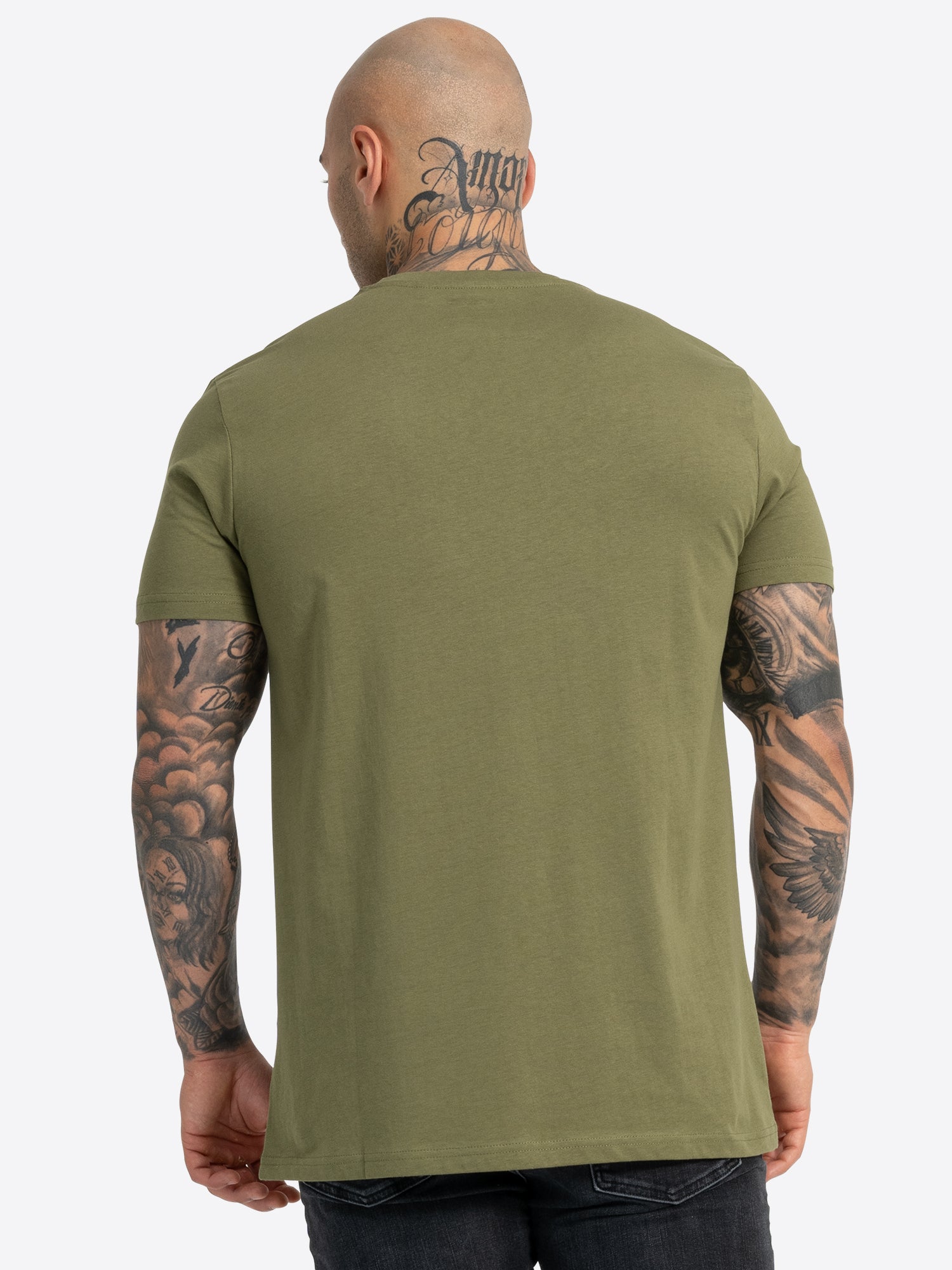 Lonsdale Bangor Doppelpack T-Shirts – Zwei T-Shirts in Schwarz und Olive, mit dem klassischen Lonsdale-Logo auf der Brust. Aus hochwertiger Baumwolle für optimalen Tragekomfort, ideal für Freizeit und sportliche Aktivitäten.