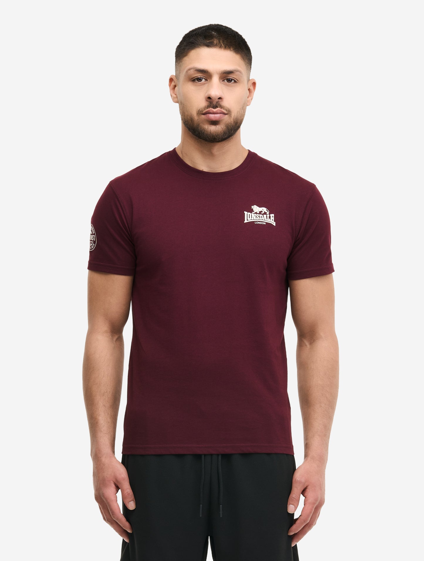 Lonsdale Herren T-Shirt Oxblood mit Logo-Druck auf der Brust.