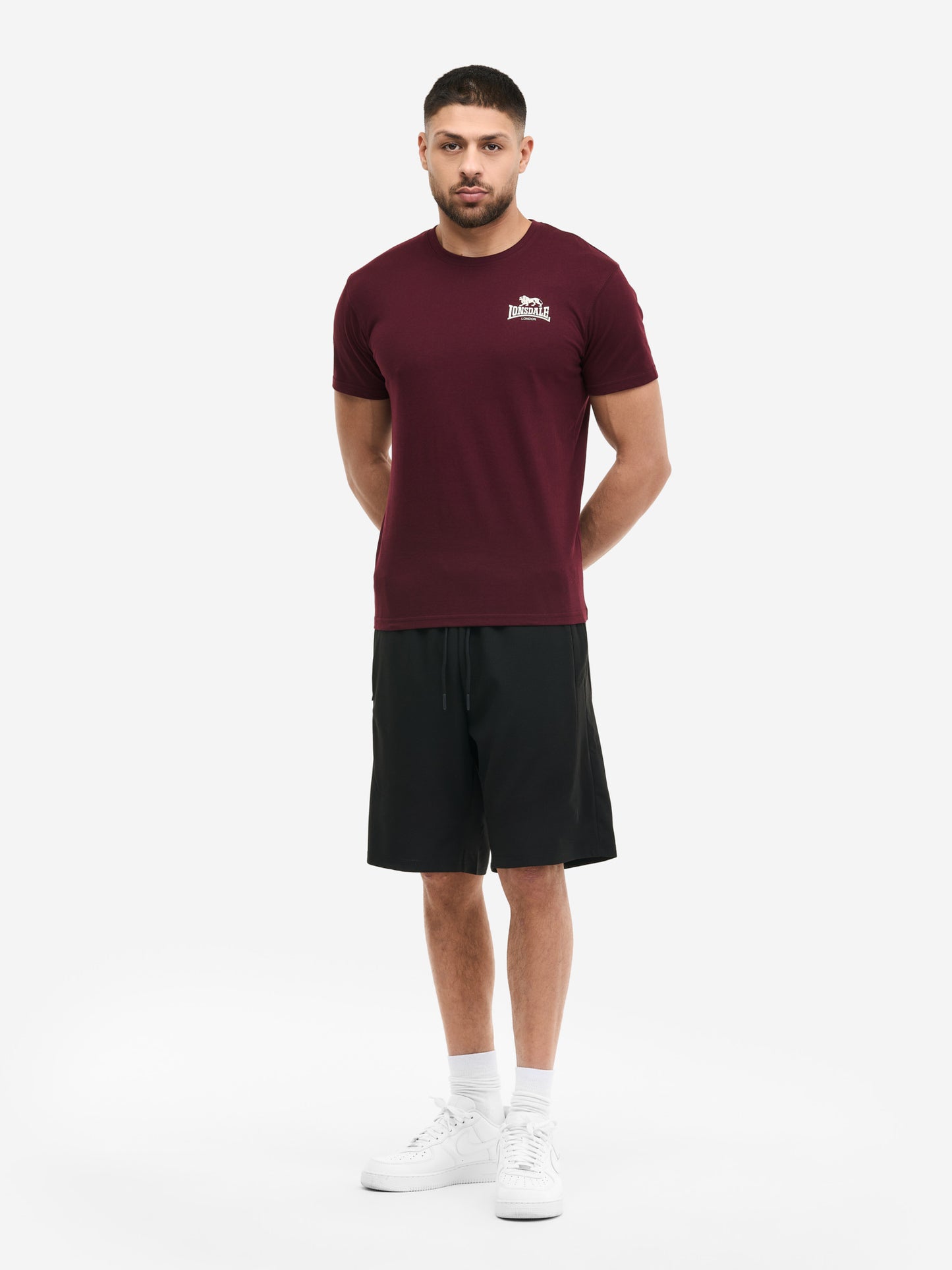 Lonsdale Herren T-Shirt Oxblood mit Logo-Druck auf der Brust.