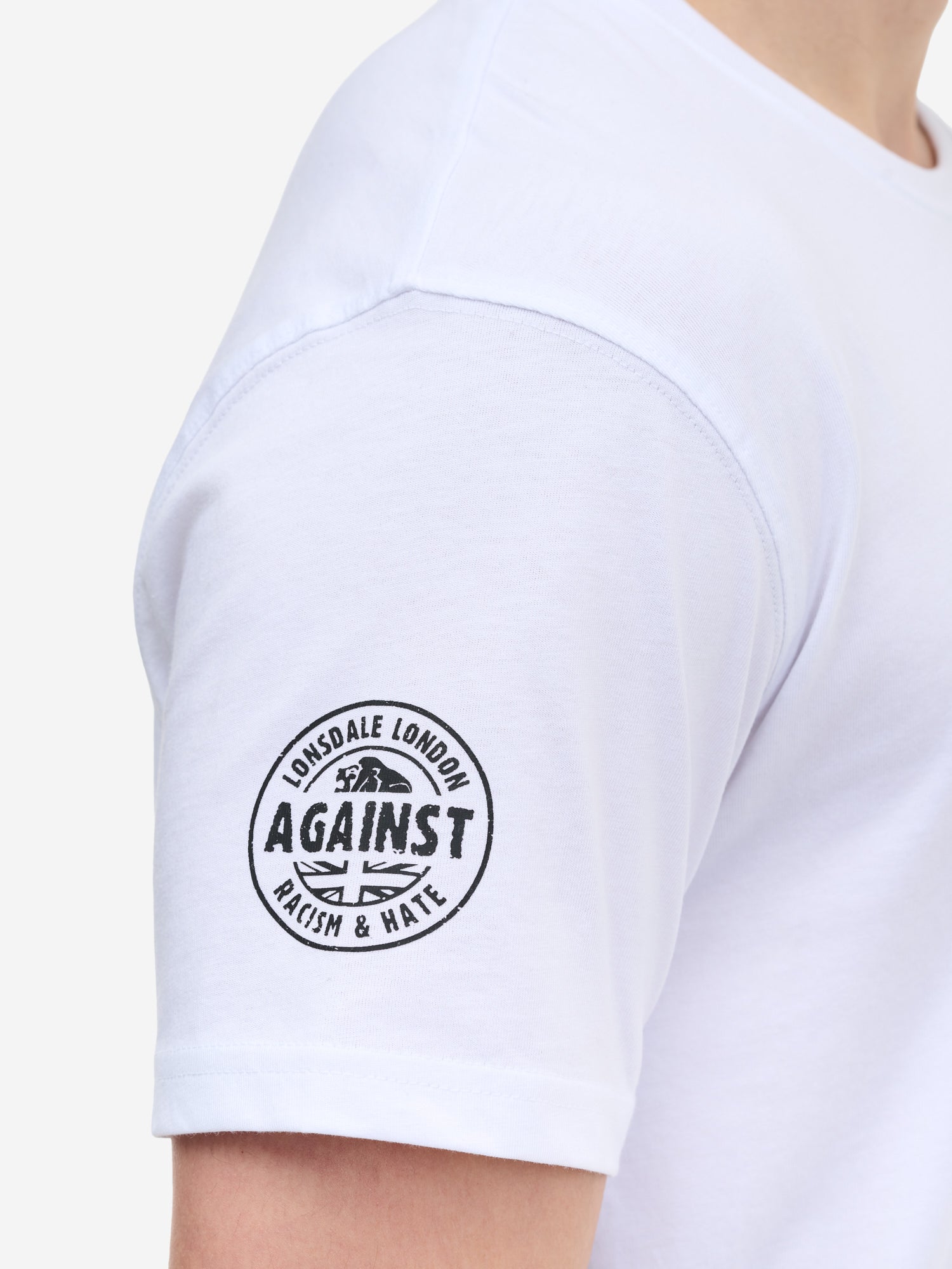 Weisses Lonsdale T-Shirt Ärmel-Logo Against Racism & Hate.