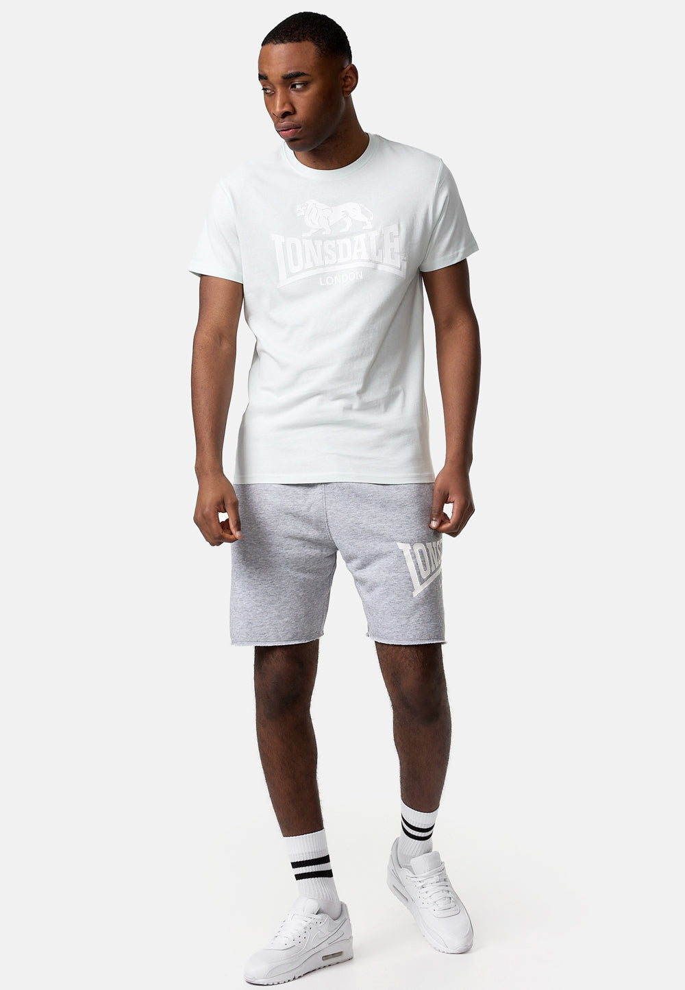 Powder Mint Lonsdale St. Erney Herren T-Shirt in regulärer Passform mit markantem Logo-Brustprint in Weiss.