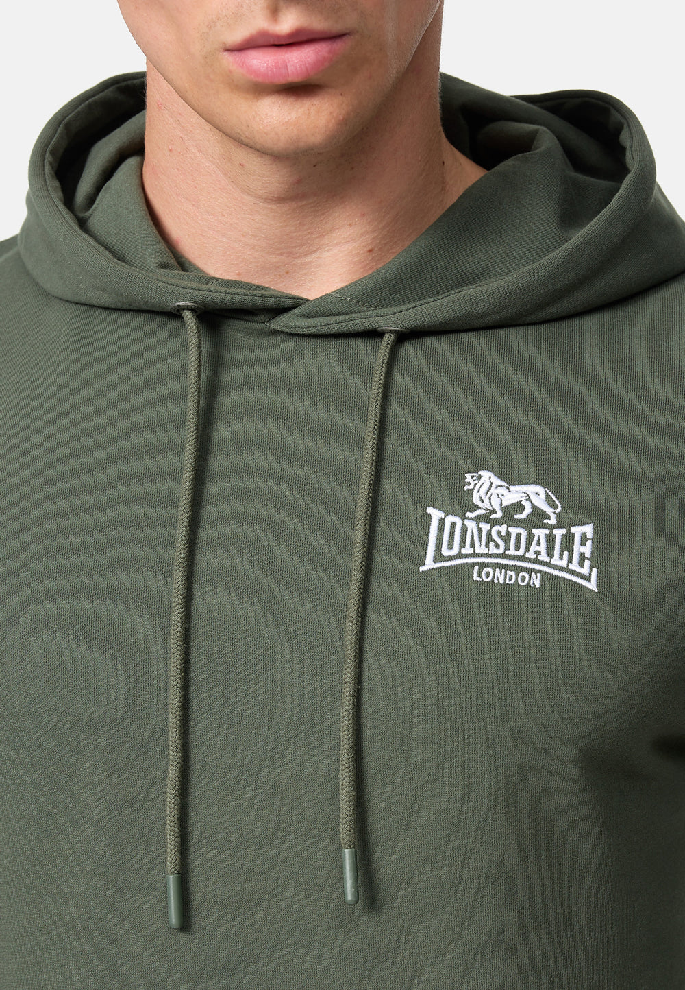 Grüner Lonsdale Talmine Kapuzenpullover mit Kängurutasche und verstellbarem Kordelzug an der Kapuze. 