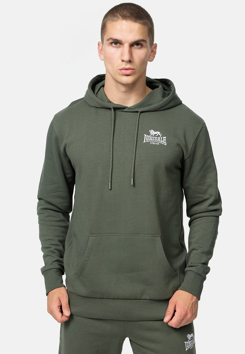 Grüner Lonsdale Talmine Kapuzenpullover mit Kängurutasche und verstellbarem Kordelzug an der Kapuze. 