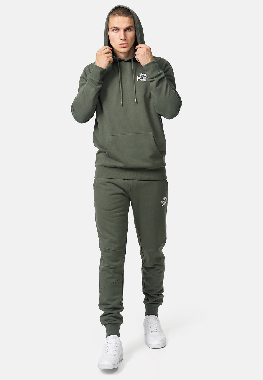 Grüner Lonsdale Talmine Kapuzenpullover mit Kängurutasche und verstellbarem Kordelzug an der Kapuze. 