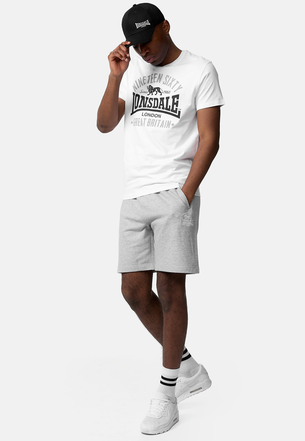 Lonsdale Herren Shorts in Grau-Melange mit kleiner Logo-Stickerei und Taschen.