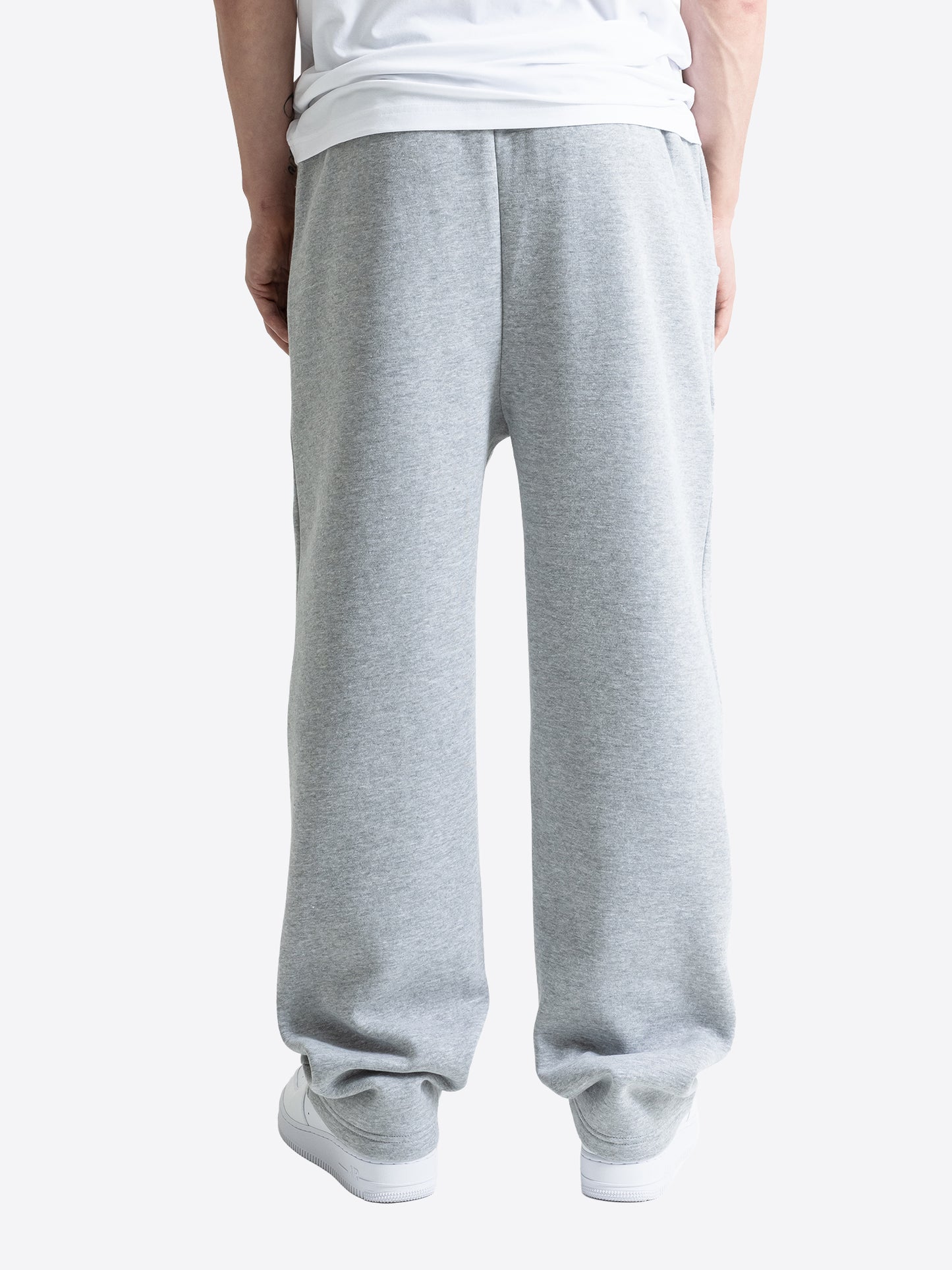 Lässige Herren-Sweatpants in Grau meliert aus weichem Fleece-Stoff.