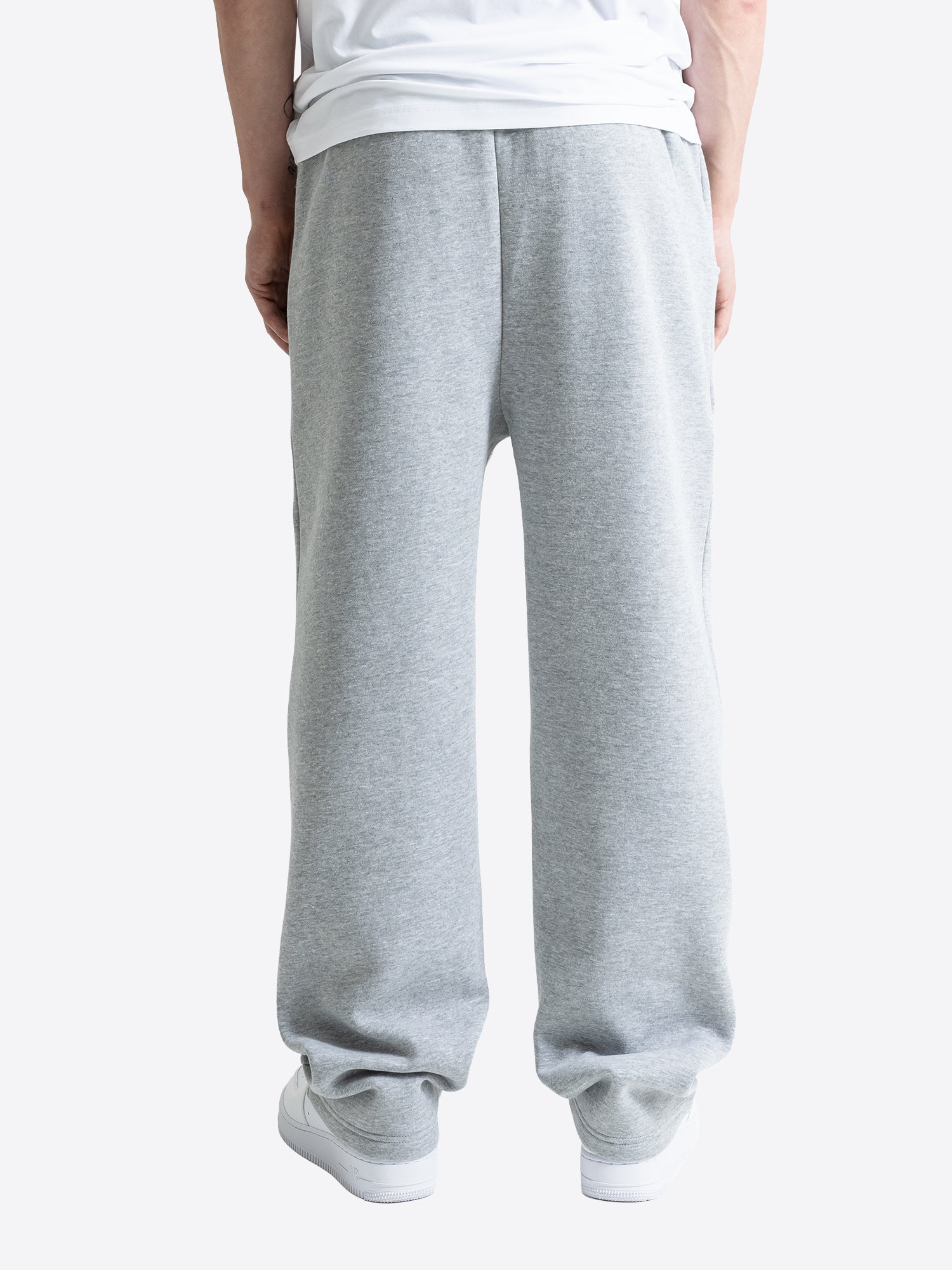 Lässige Herren-Sweatpants in Grau meliert aus weichem Fleece-Stoff.