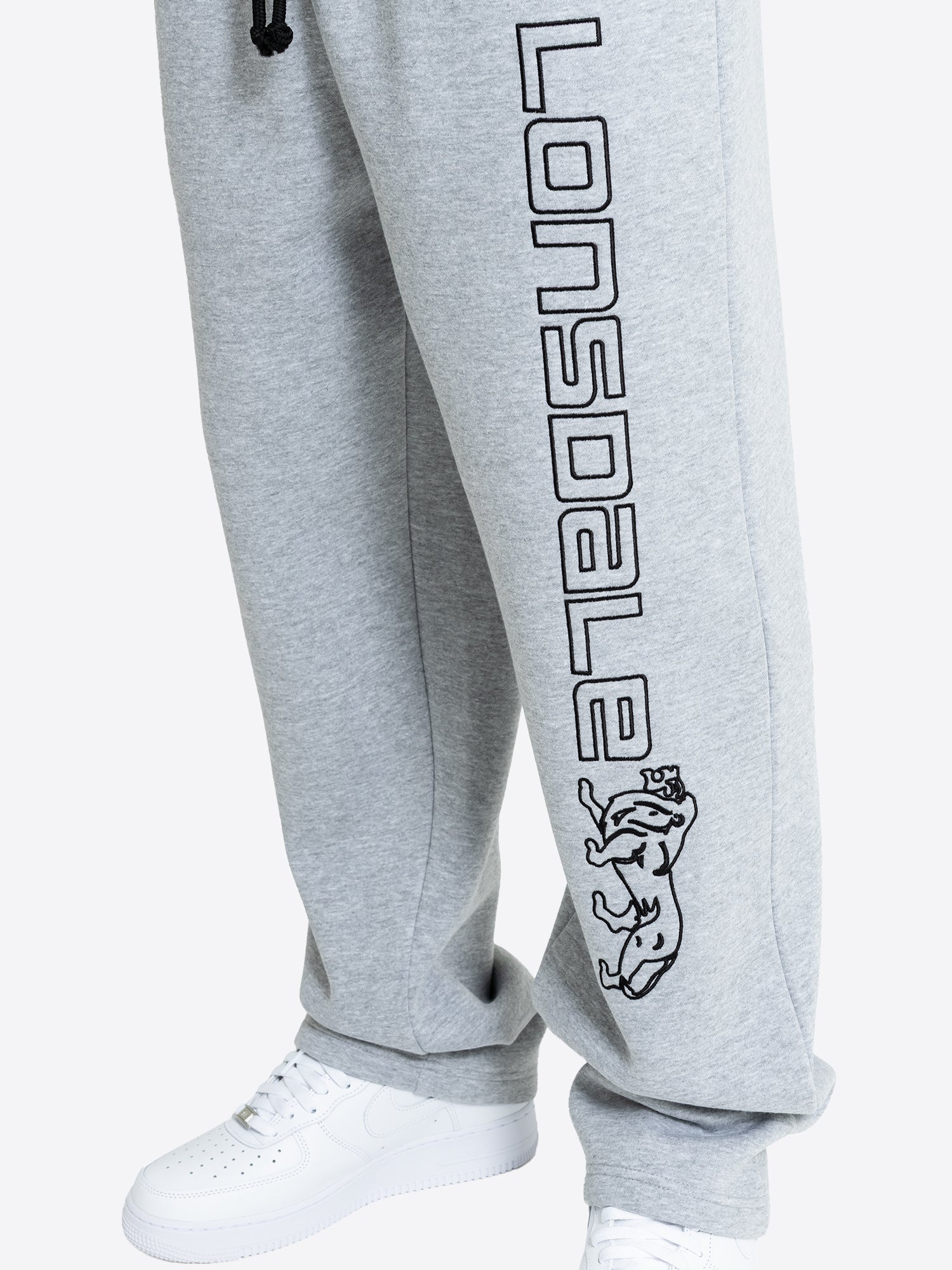  Graue Lonsdale Jogginghose für Herren mit großem Logo-Schriftzug.