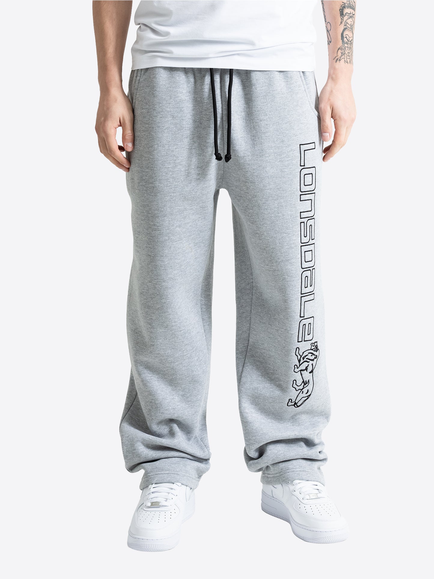  Graue Lonsdale Jogginghose für Herren mit großem Logo-Schriftzug.