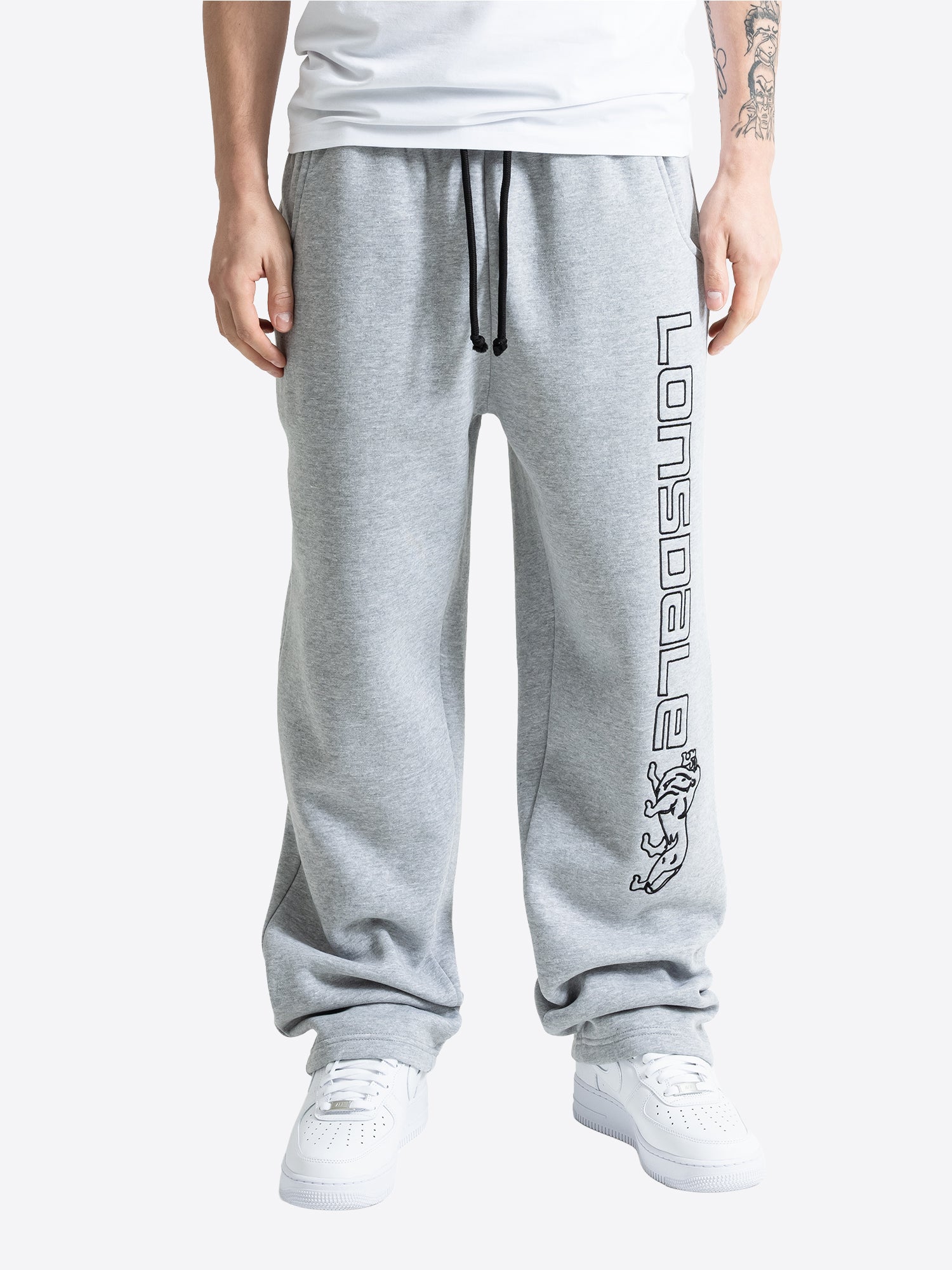  Graue Lonsdale Jogginghose für Herren mit großem Logo-Schriftzug.