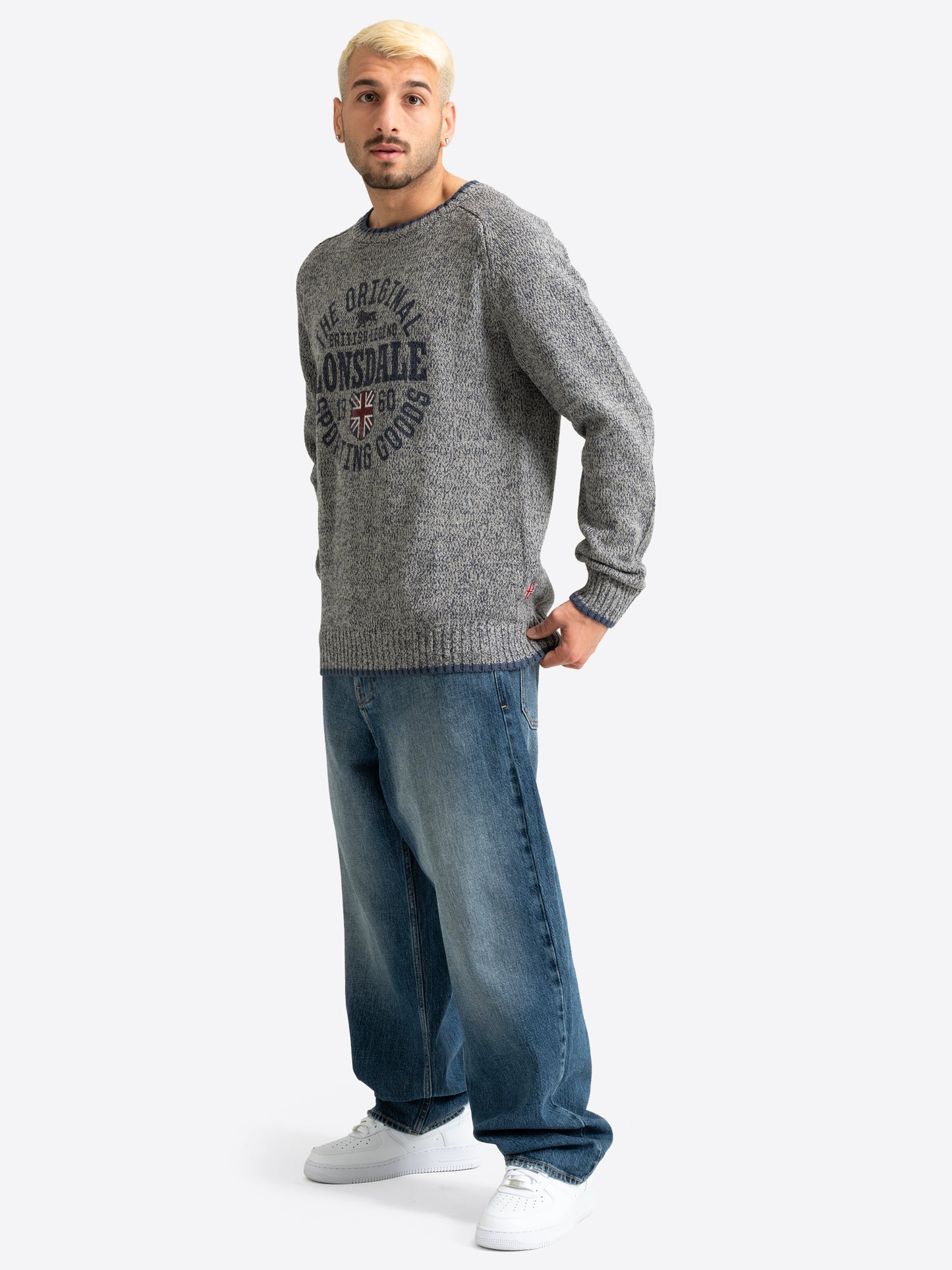 Grauer Lonsdale Strickpullover für Herren mit Rundhalsausschnitt und Logo-Print.
