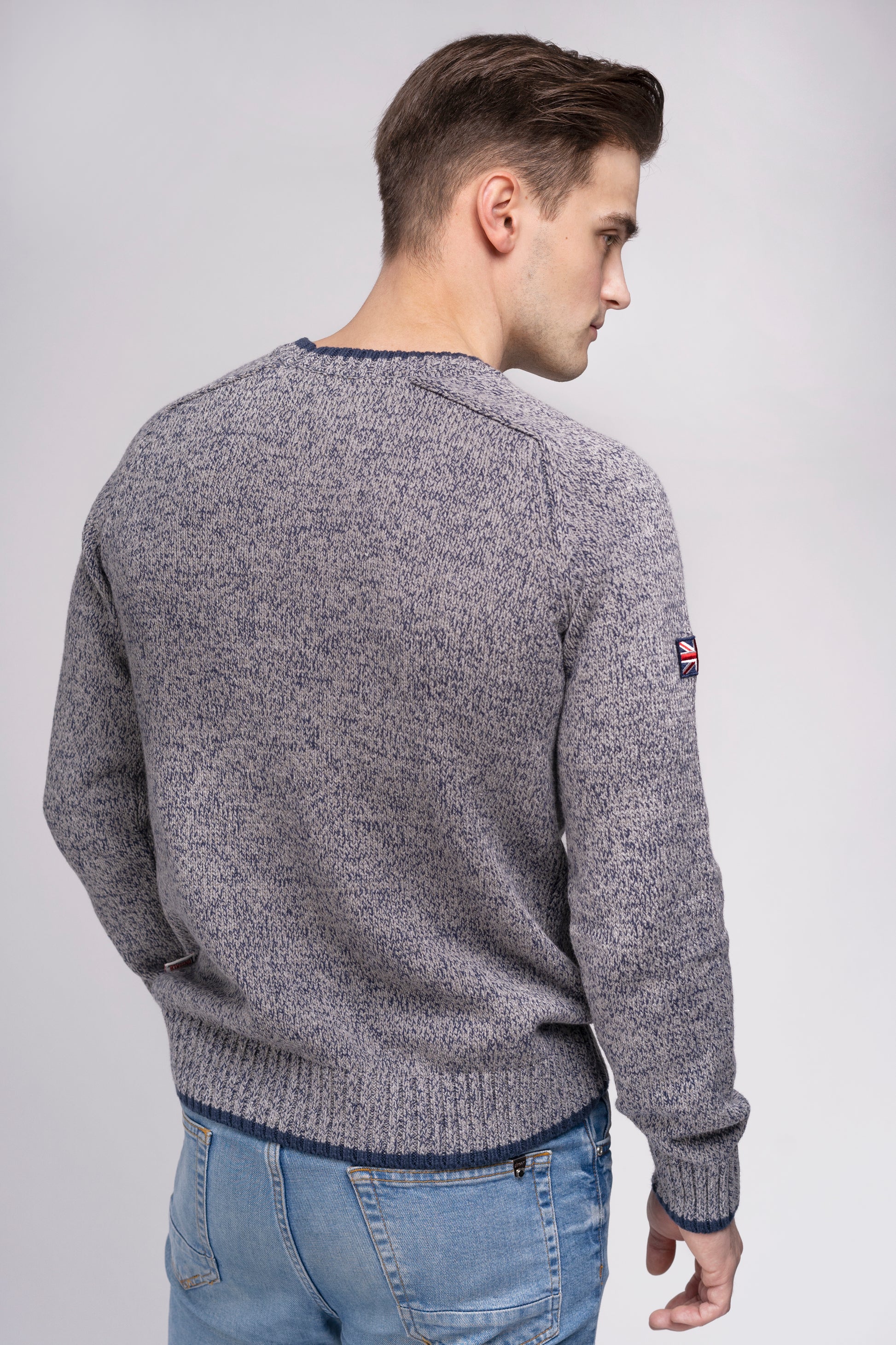 Lonsdale gestrickter Pullover in klassischem Design, mit Rundhalsausschnitt und Rippbündchen an Ärmeln und Saum – aus weichem Strickmaterial
