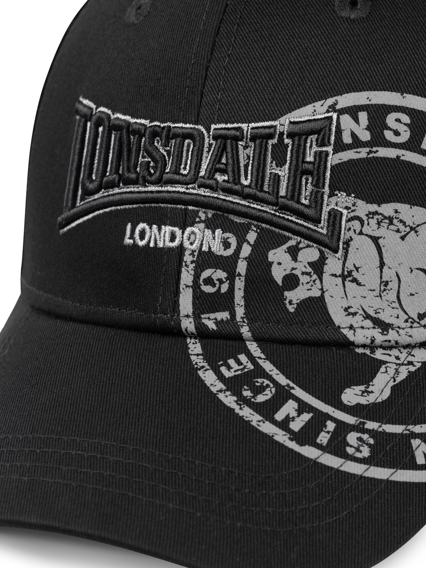 LONSDALE Doppelpack: zwei schwarze Caps mit kontrastfarbenen Used-Look-Prints und Logo vorne