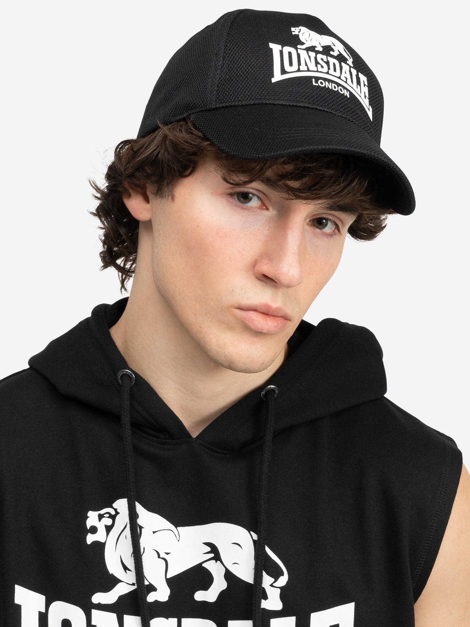 Lonsdale Kappe Schwarz Frontansicht