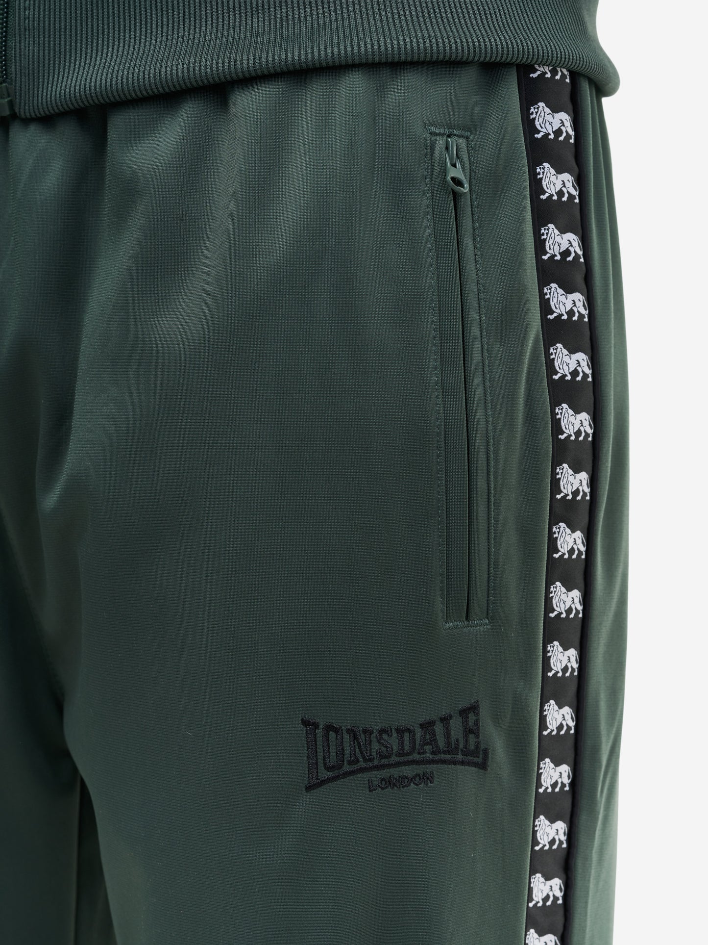 Lonsdale Wyberton Jogginghose in Oliv mit Logo-Stickerei und seitlichem Löwen-Band.