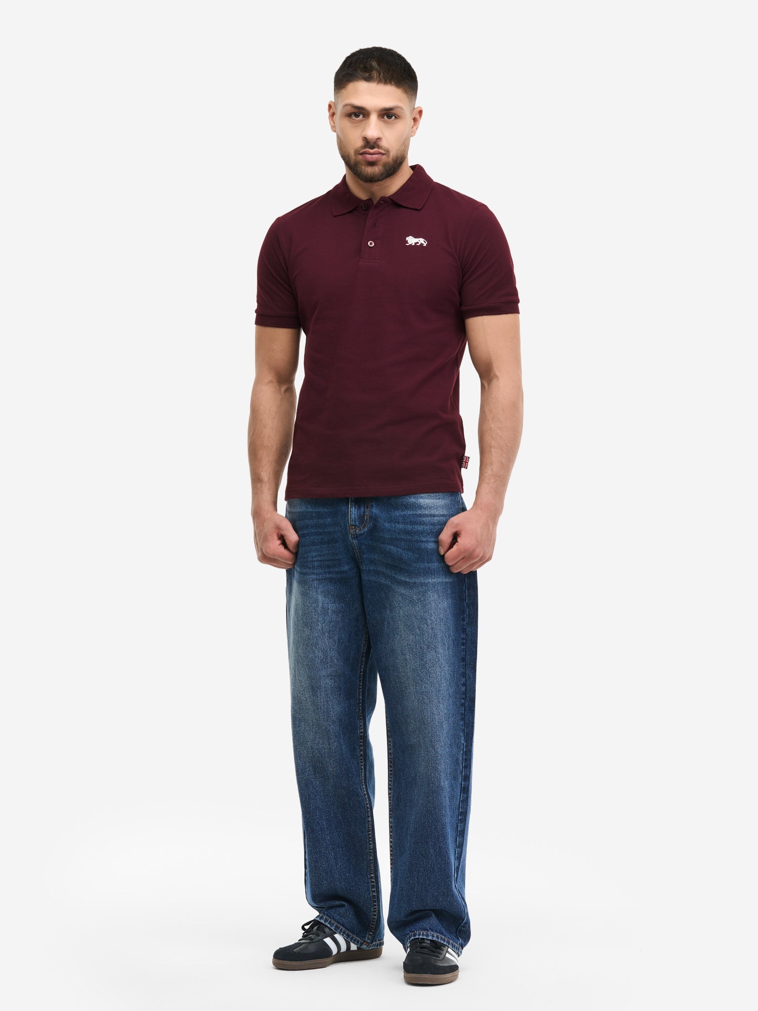 Lonsdale Poloshirt Oxblood mit gesticktem Löwen.