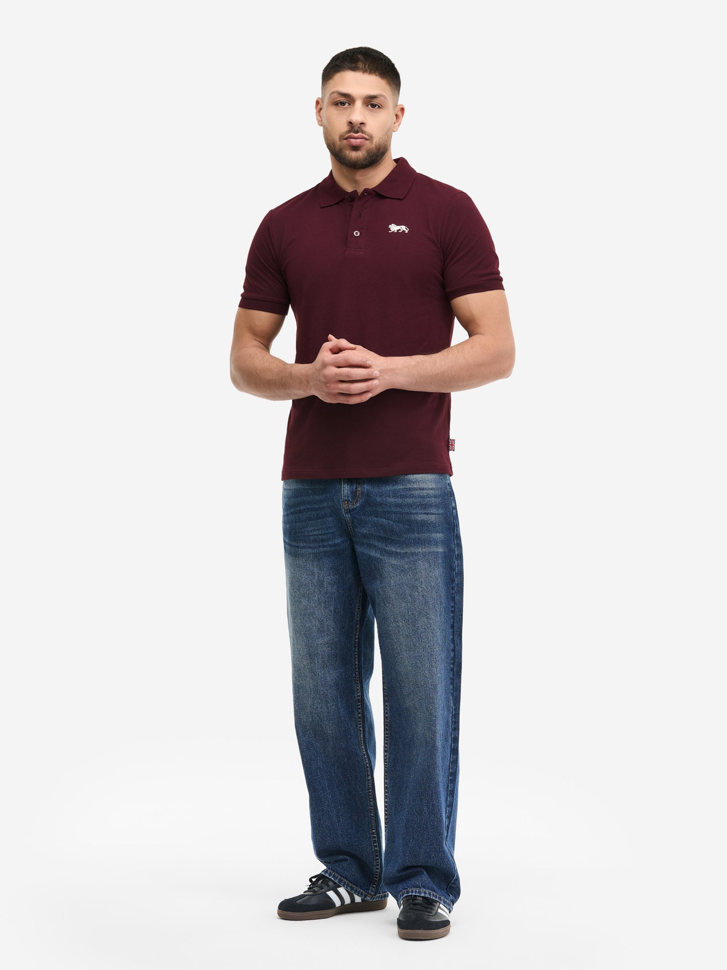 Lonsdale Poloshirt Oxblood mit gesticktem Löwen.