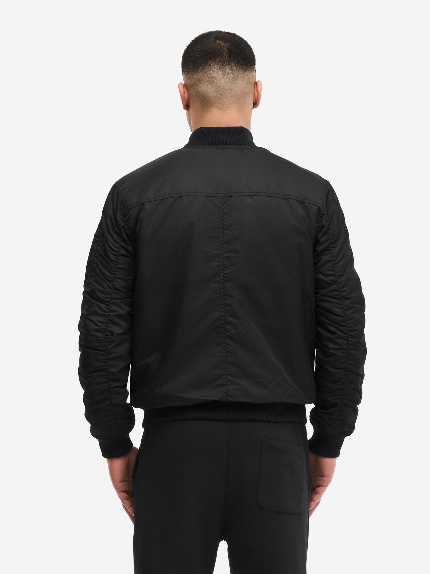  Rückansicht der schwarzen Lonsdale Bomberjacke Poolstock für Herren im schmalen Slim-Fit-Schnitt.