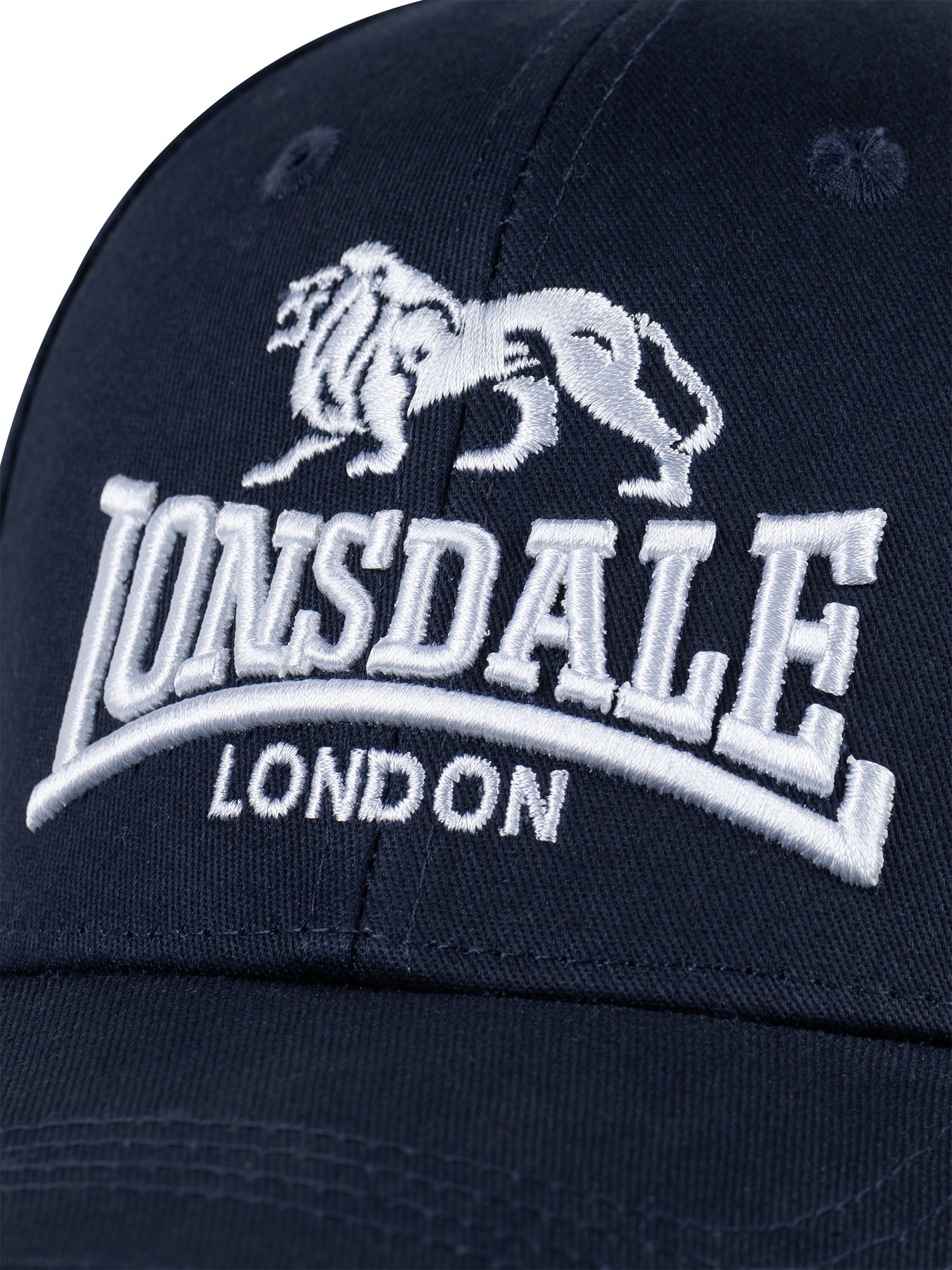  Lonsdale Kappe Navy aus Baumwoll-Gewebe mit zentralem weissem Logo-Stick und verstärktem Schirm.