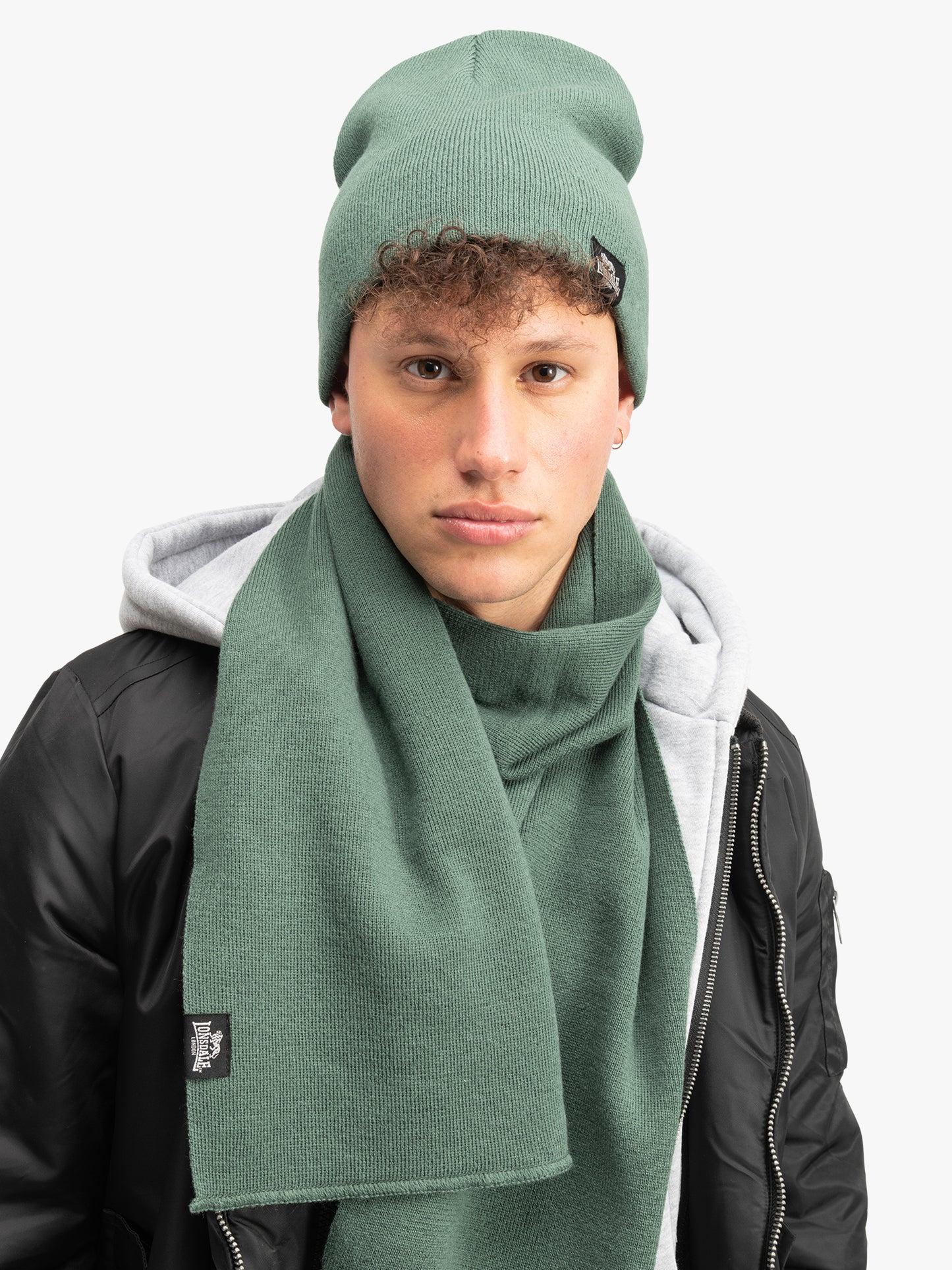 Olivfarbener Schal und Mütze LEAFIELD von Lonsdale, Einheitsgrösse, 100% Polyacryl.
