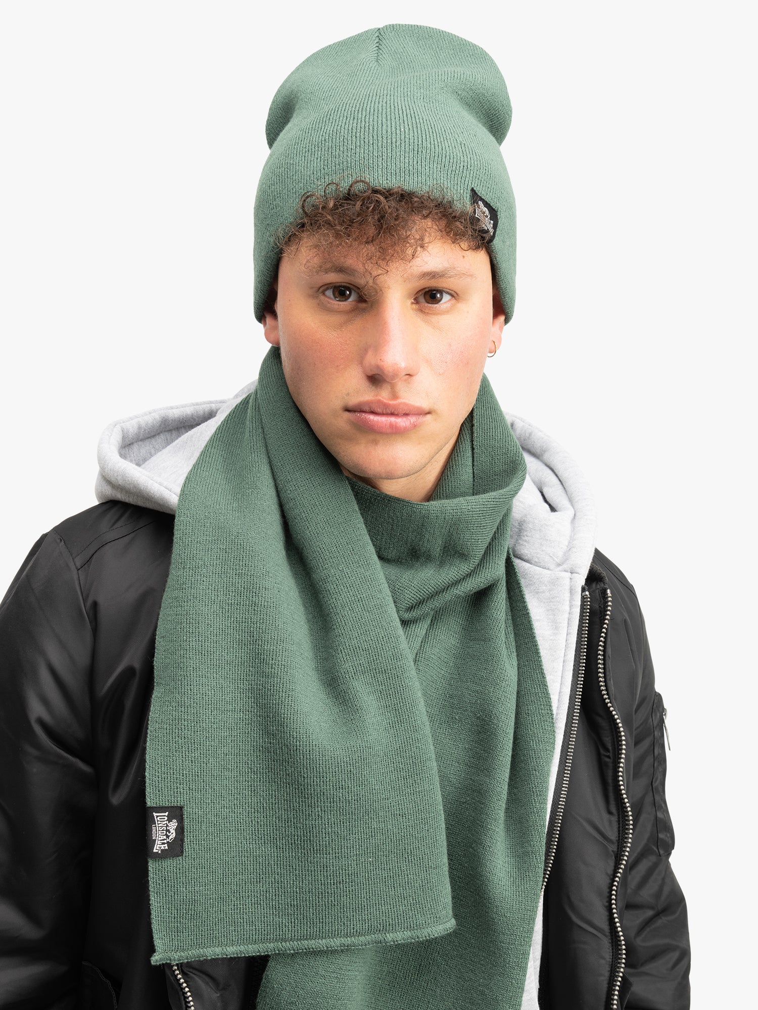 Olivfarbener Schal und Mütze LEAFIELD von Lonsdale, Einheitsgrösse, 100% Polyacryl.