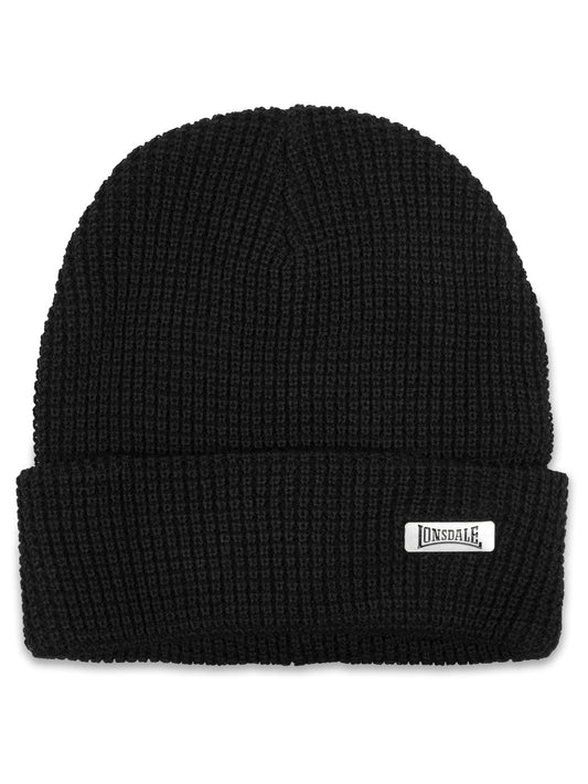 Lonsdale Beanie in Schwarz, mit klassischem Lonsdale-Logo auf der Vorderseite. Die Mütze ist aus weichem, dehnbarem Strickmaterial gefertigt und bietet eine bequeme Passform für kalte Tage
