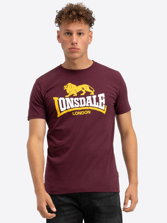 Lonsdale T-Shirt Holmston in Oxblood mit zweifarbigem Logo-Druck auf der Brust, Regular Fit.