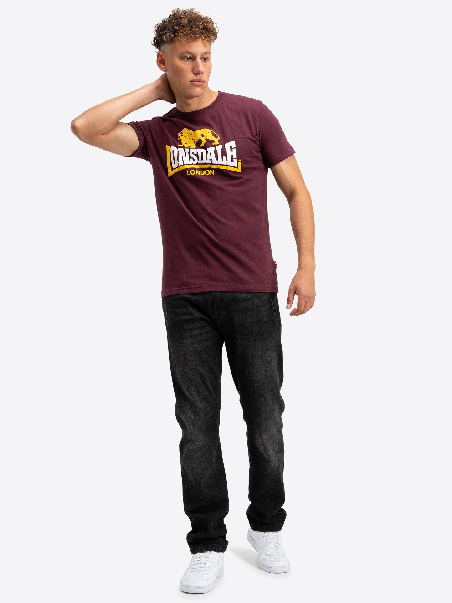 Lonsdale T-Shirt Holmston in Oxblood mit zweifarbigem Logo-Druck auf der Brust, Regular Fit.