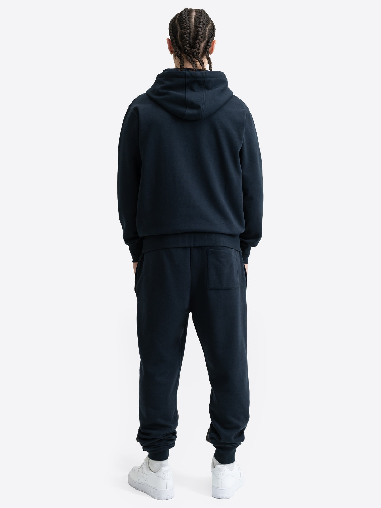 Lonsdale London Herren Jogginganzug in Dunkelblau mit Kapuzenpullover und Sporthose Rückansicht.