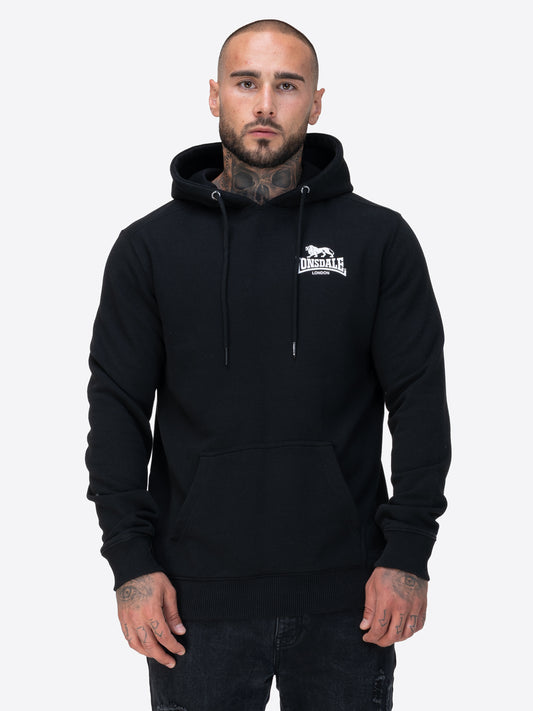 Schwarzer Lonsdale Herren-Hoodie in schmaler Passform mit kleinem weissen Logo auf der Brust und Kängurutasche.