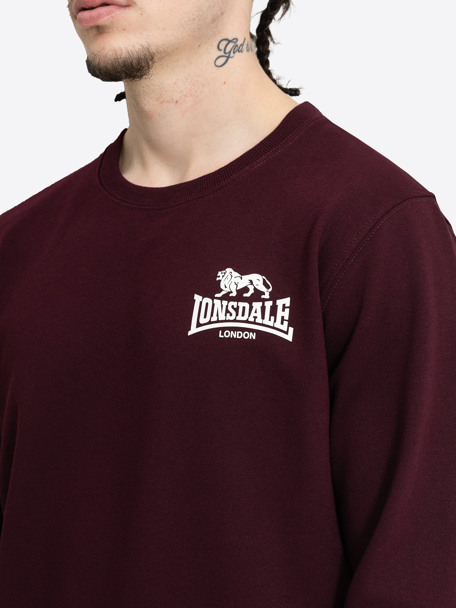 Weinrotes Lonsdale Herren-Sweatshirt mit Rundhals und kleinem Logo.