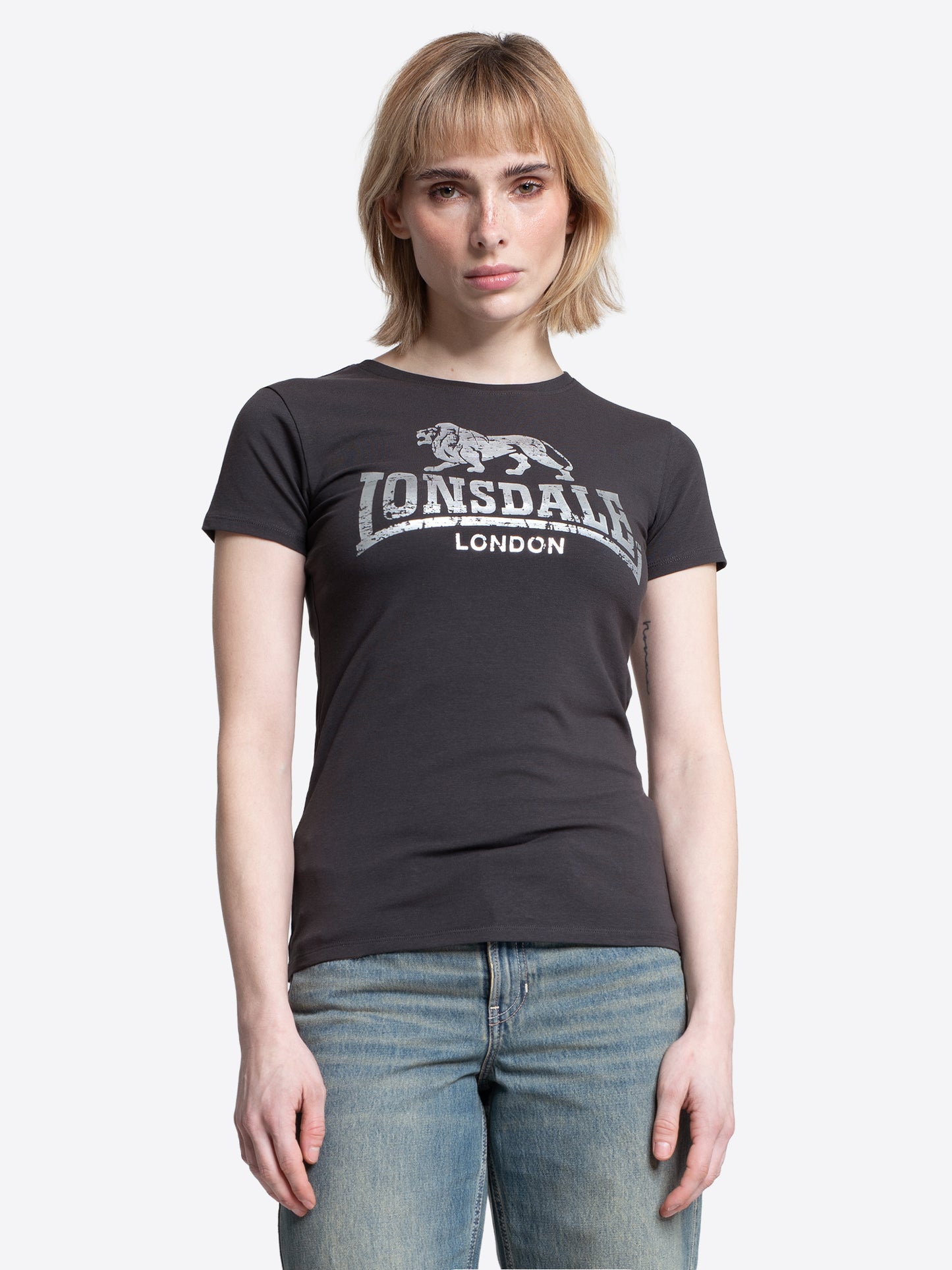 Lonsdale London Damen T-Shirt in Anthracite mit weissem Logo-Druck im Vintage-Stil.