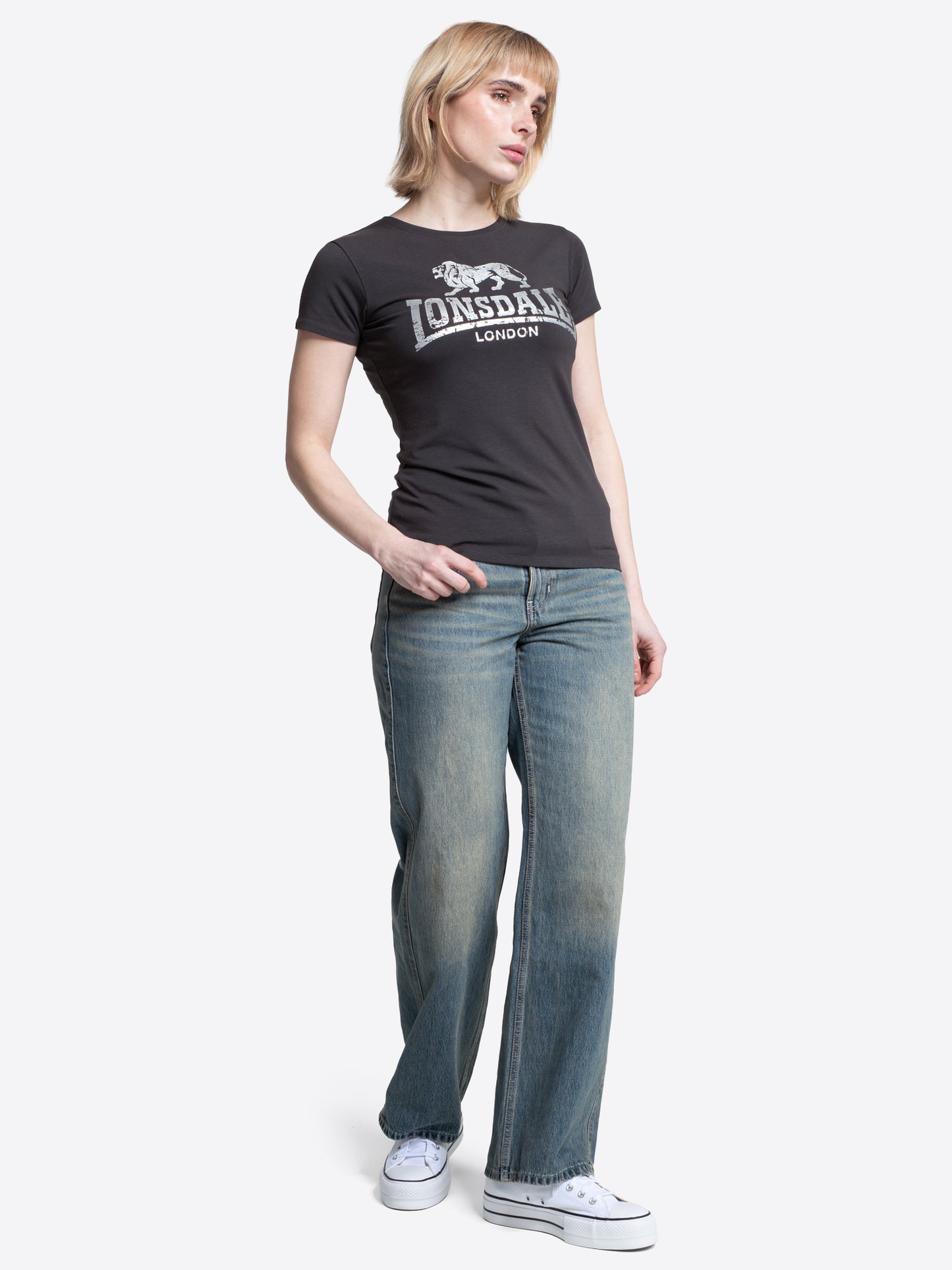 Lonsdale London Damen T-Shirt in Anthracite mit weissem Logo-Druck im Vintage-Stil.