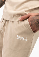 Laden Sie das Bild in den Galerie-Viewer, Lonsdale 117193 Moy Trainingsanzug Beige
