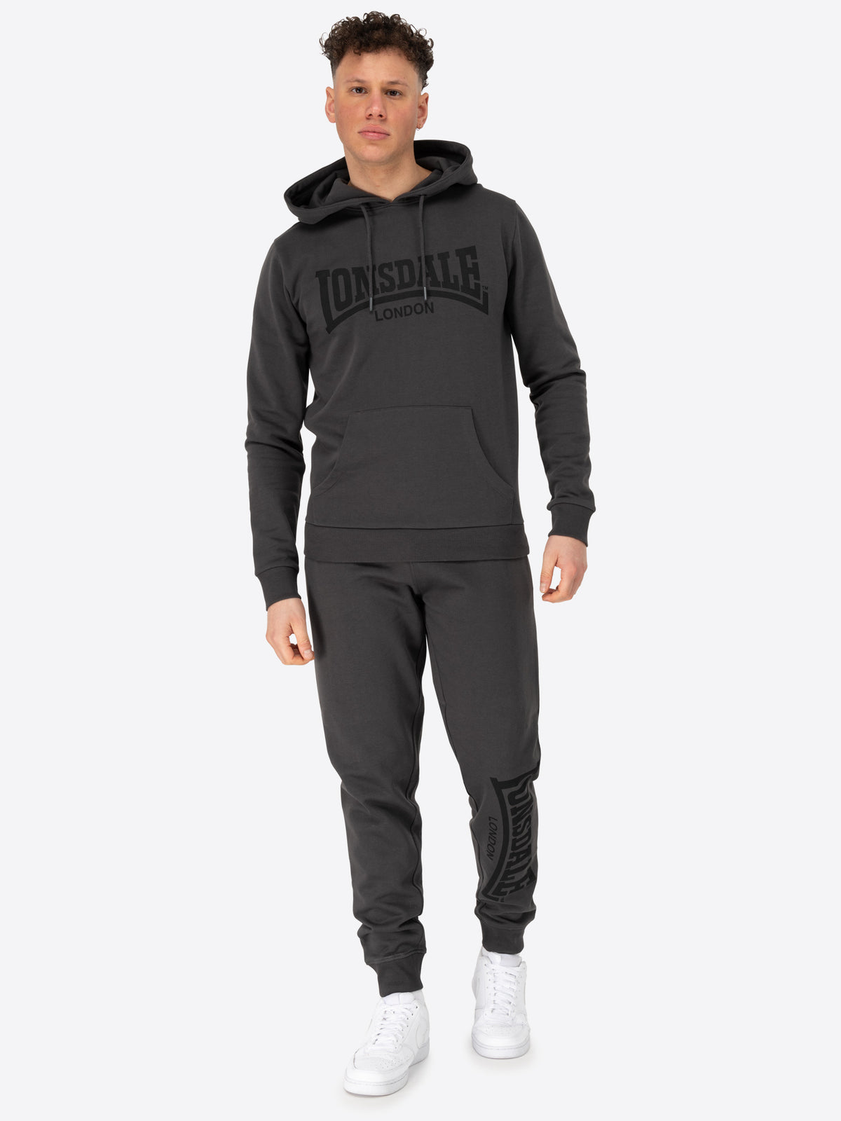 Dunkelgrauer Lonsdale Herren-Trainingsanzug mit Hoodie und Jogginghose.