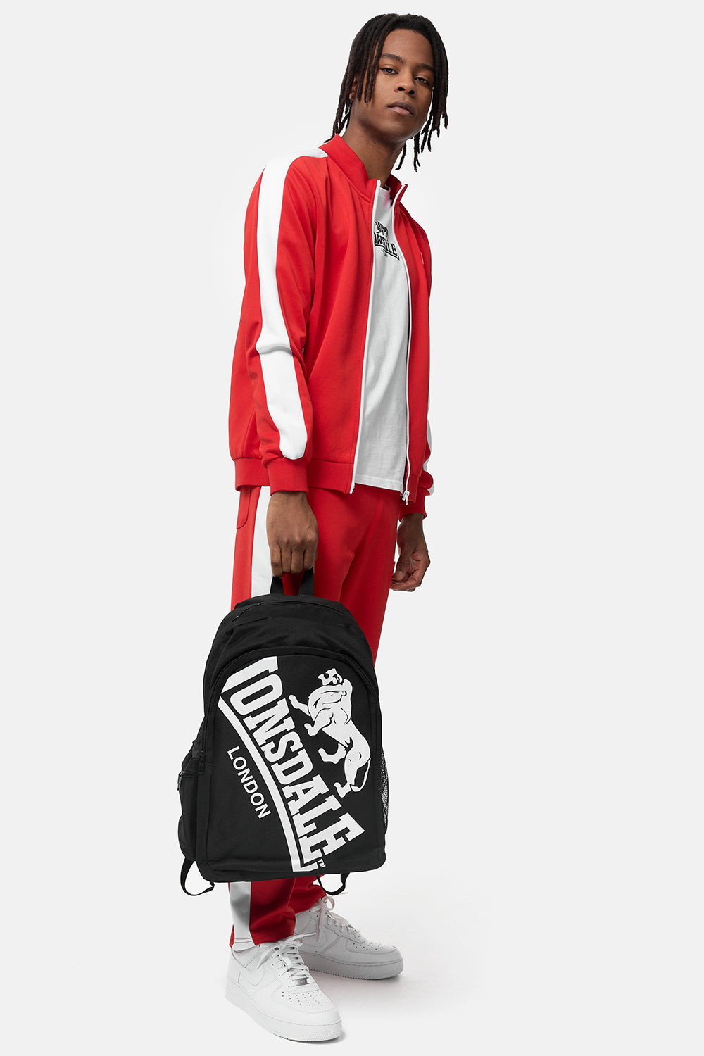 Schwarzer Lonsdale Rucksack mit weissem Logo-Print – sportlicher Tagesrucksack für Freizeit und Schule mit gepolsterten Trägern.