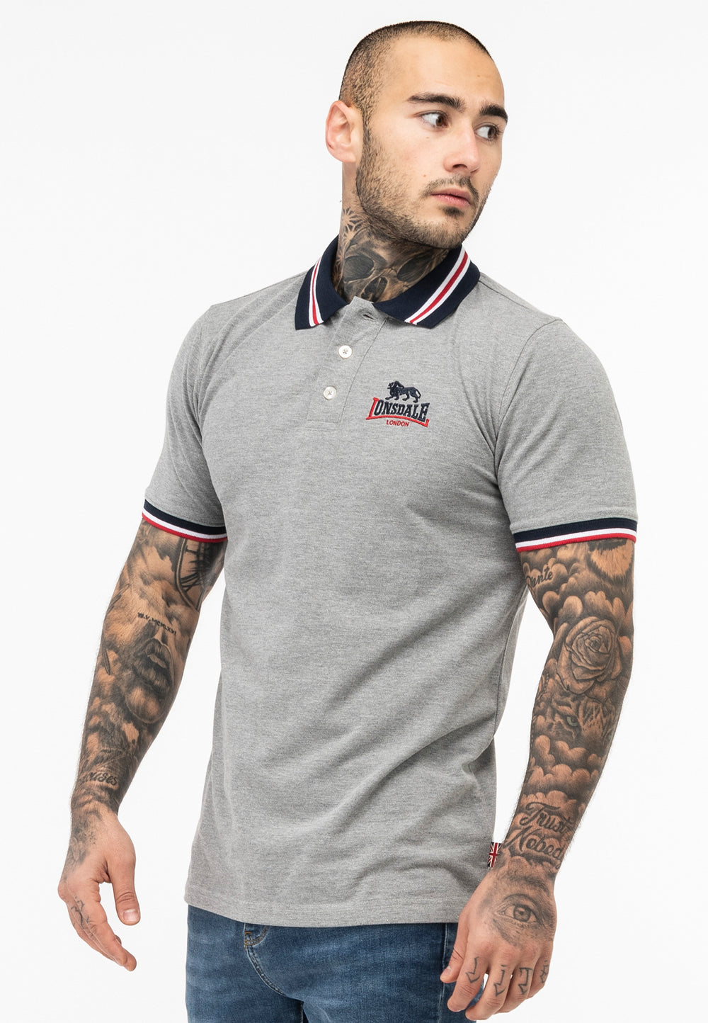 Lonsdale Poloshirt mit klassischem Kragen und Knopfleiste, aus Baumwoll-Piqué, mit gesticktem Lonsdale-Logo auf der Brust.