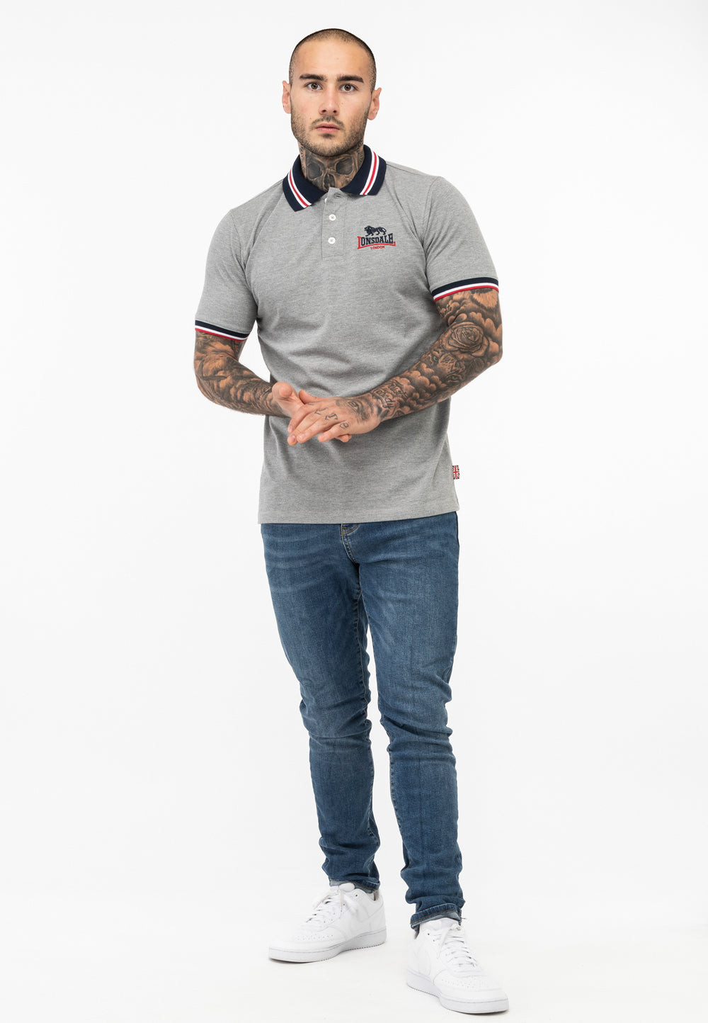 Lonsdale Poloshirt mit klassischem Kragen und Knopfleiste, aus Baumwoll-Piqué, mit gesticktem Lonsdale-Logo auf der Brust.