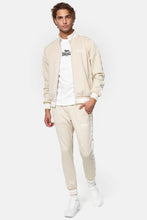 Laden Sie das Bild in den Galerie-Viewer, Lonsdale 117277 Ashwell Jogginganzug Sand/Weiss
